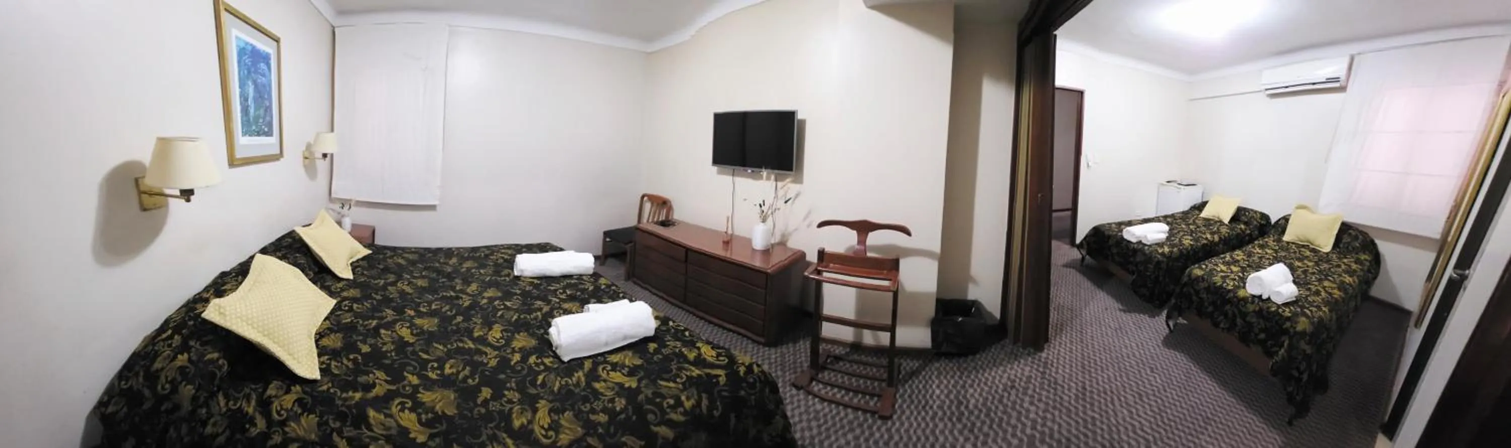 TV and multimedia, Bed in Hotel Presidente