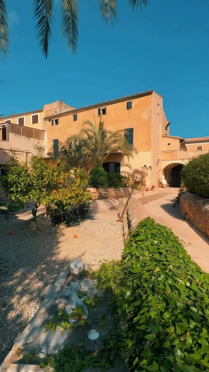 Property building in Casa Mona Turismo de Interior