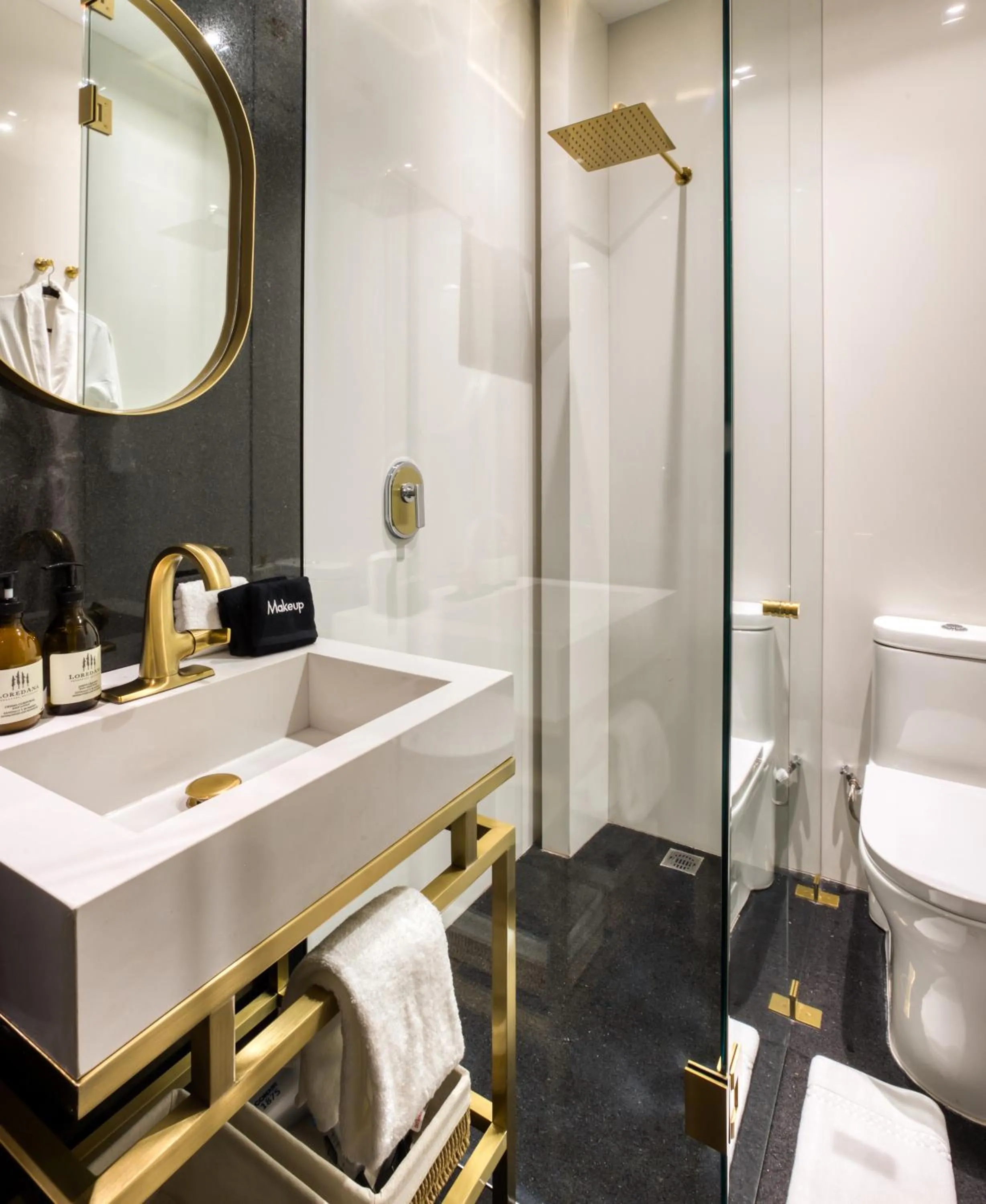 Shower in El Alfonsa