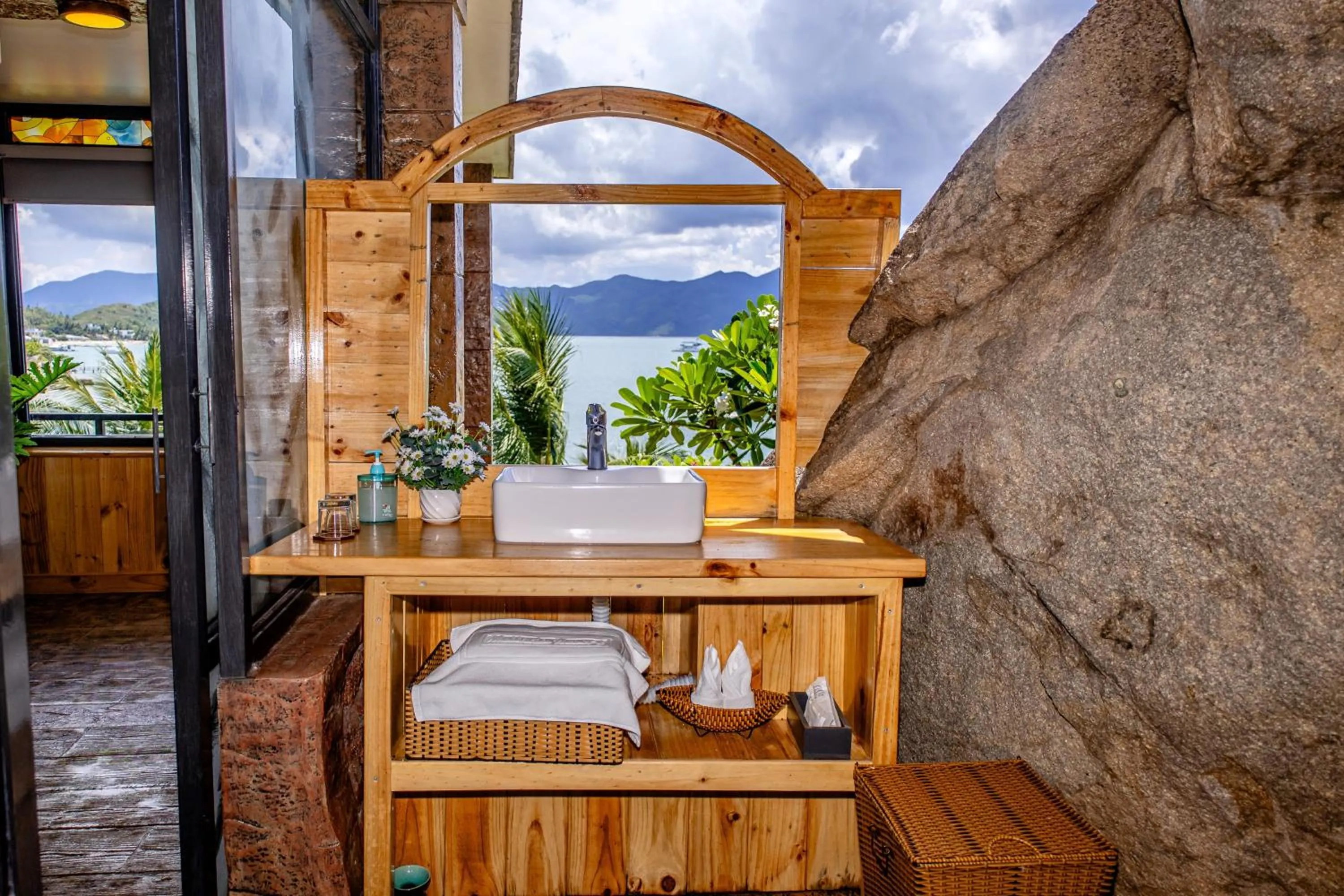 Shower in Green Oasis Nha Trang Resort