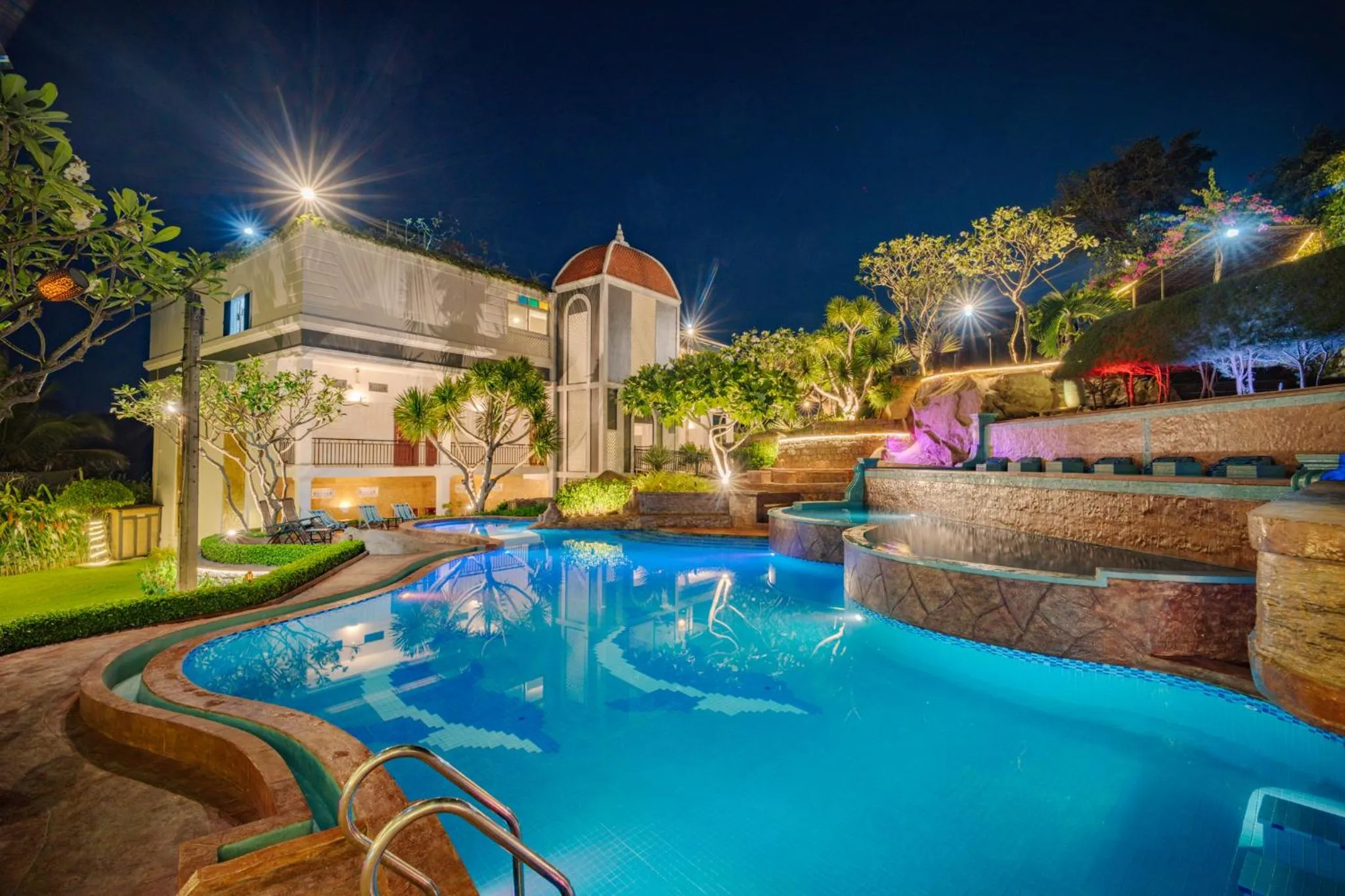 Swimming pool in Green Oasis Nha Trang Resort