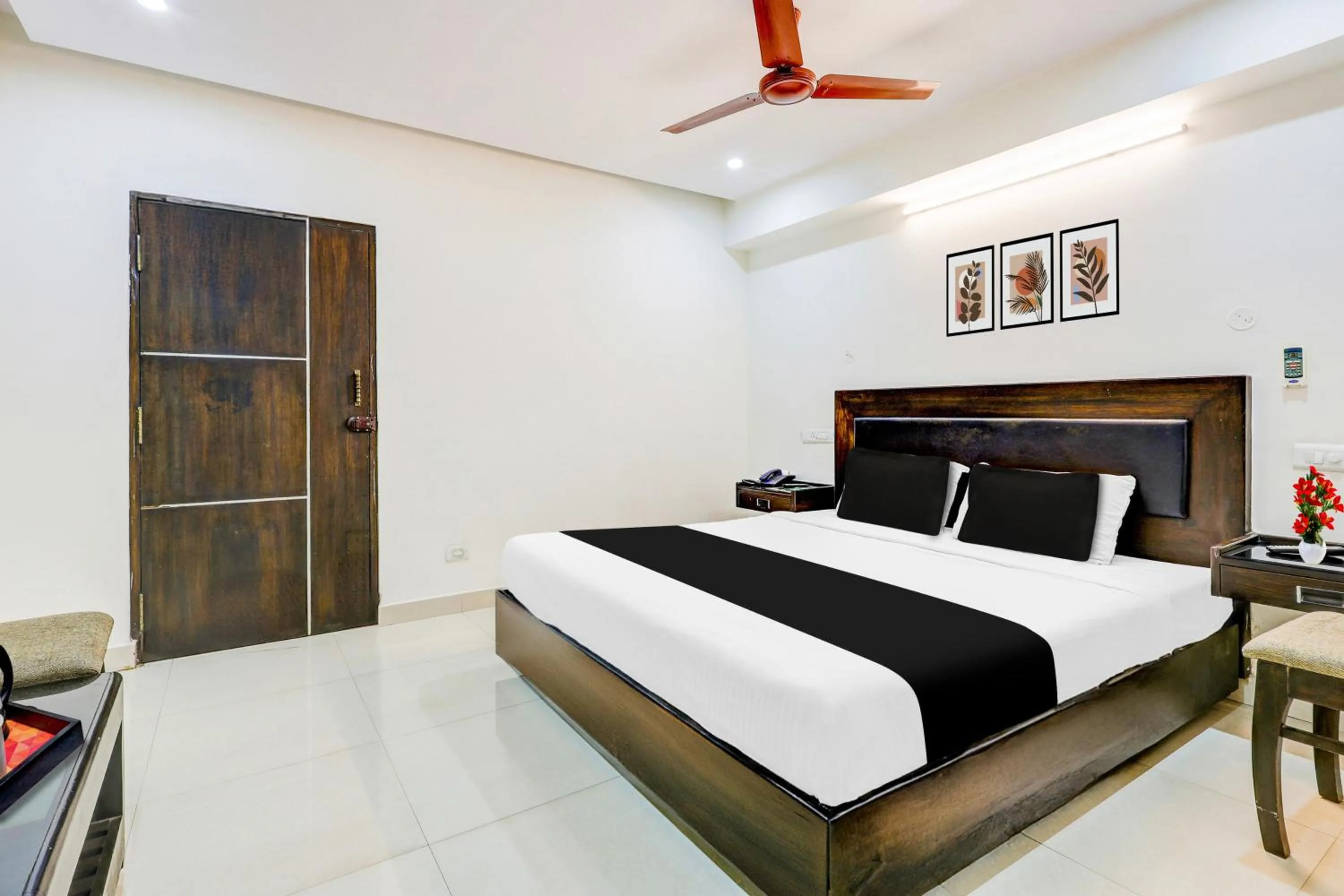 Standard Double Room - single occupancy in OYO Townhouse Gajuwaka Centre