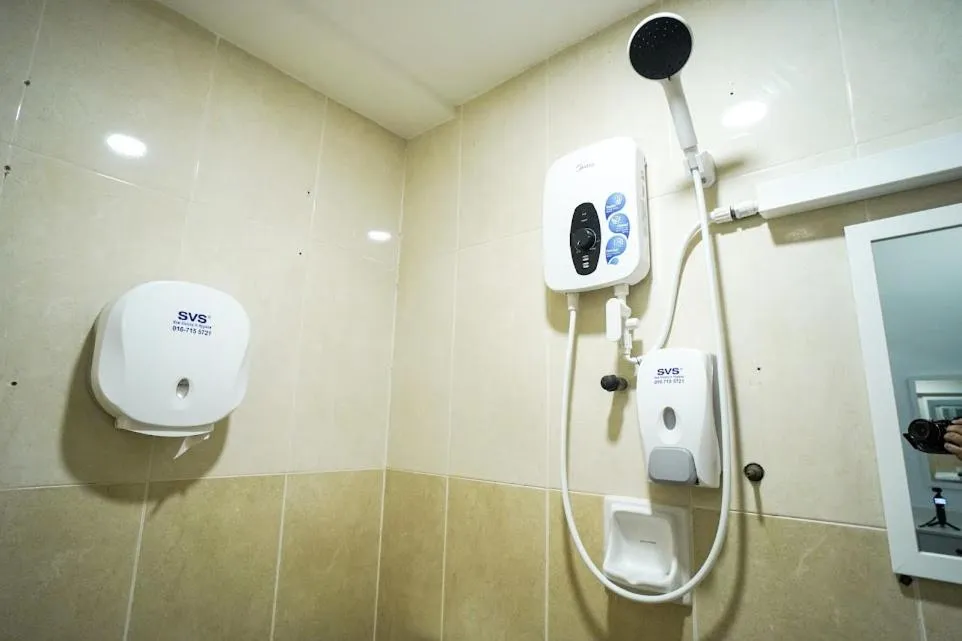 Toilet in B Link Hotel