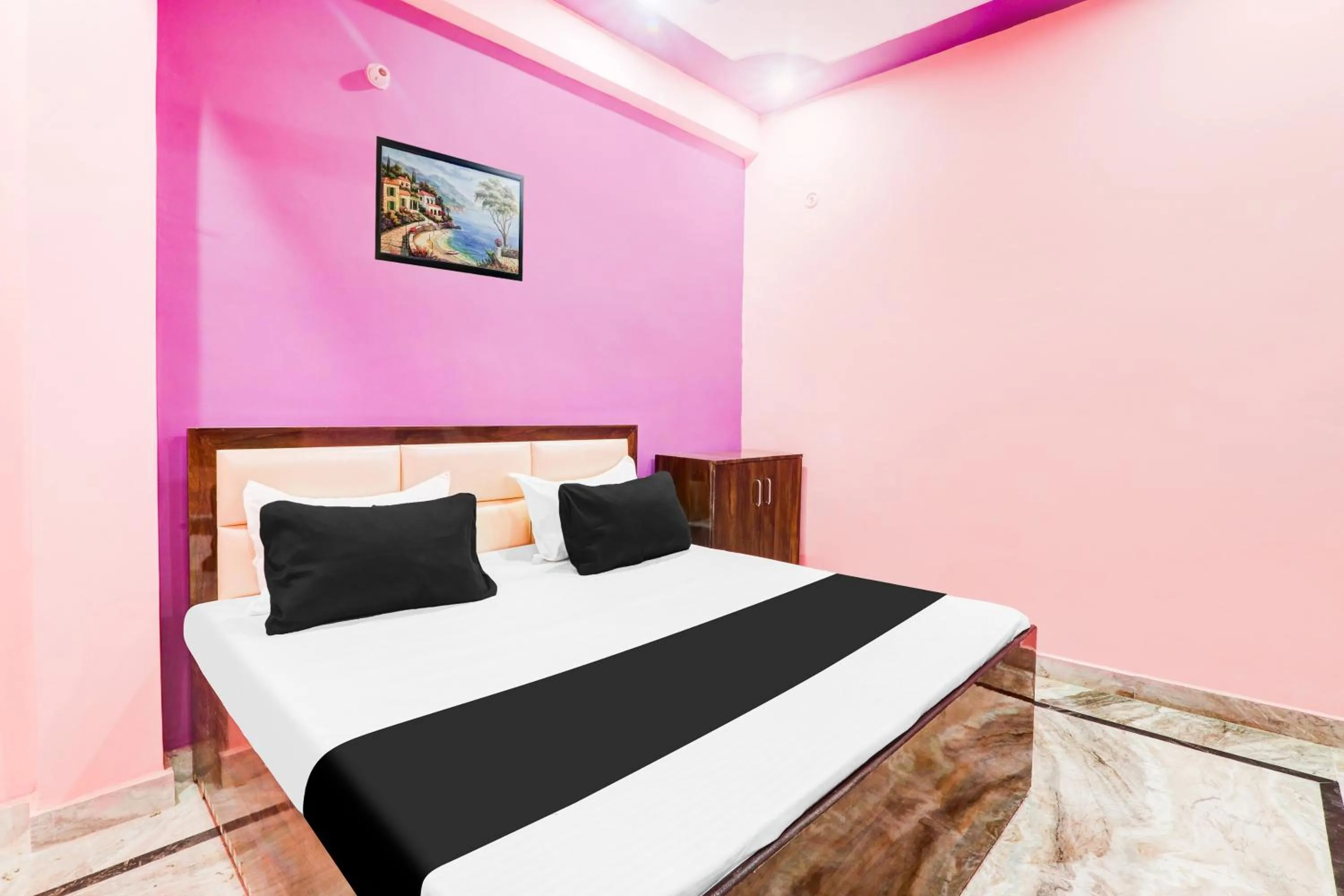 Bedroom, Bed in Hotel O Raj Palace