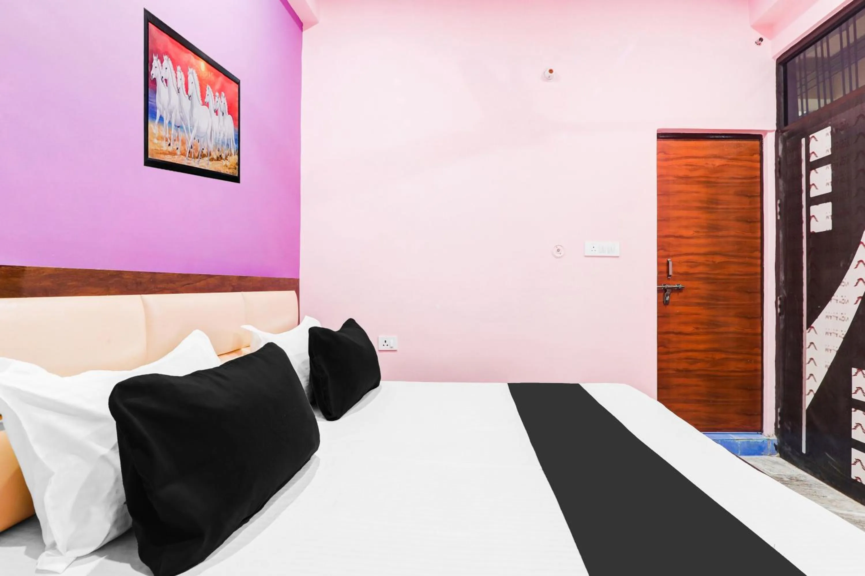 Bedroom, Bed in Hotel O Raj Palace