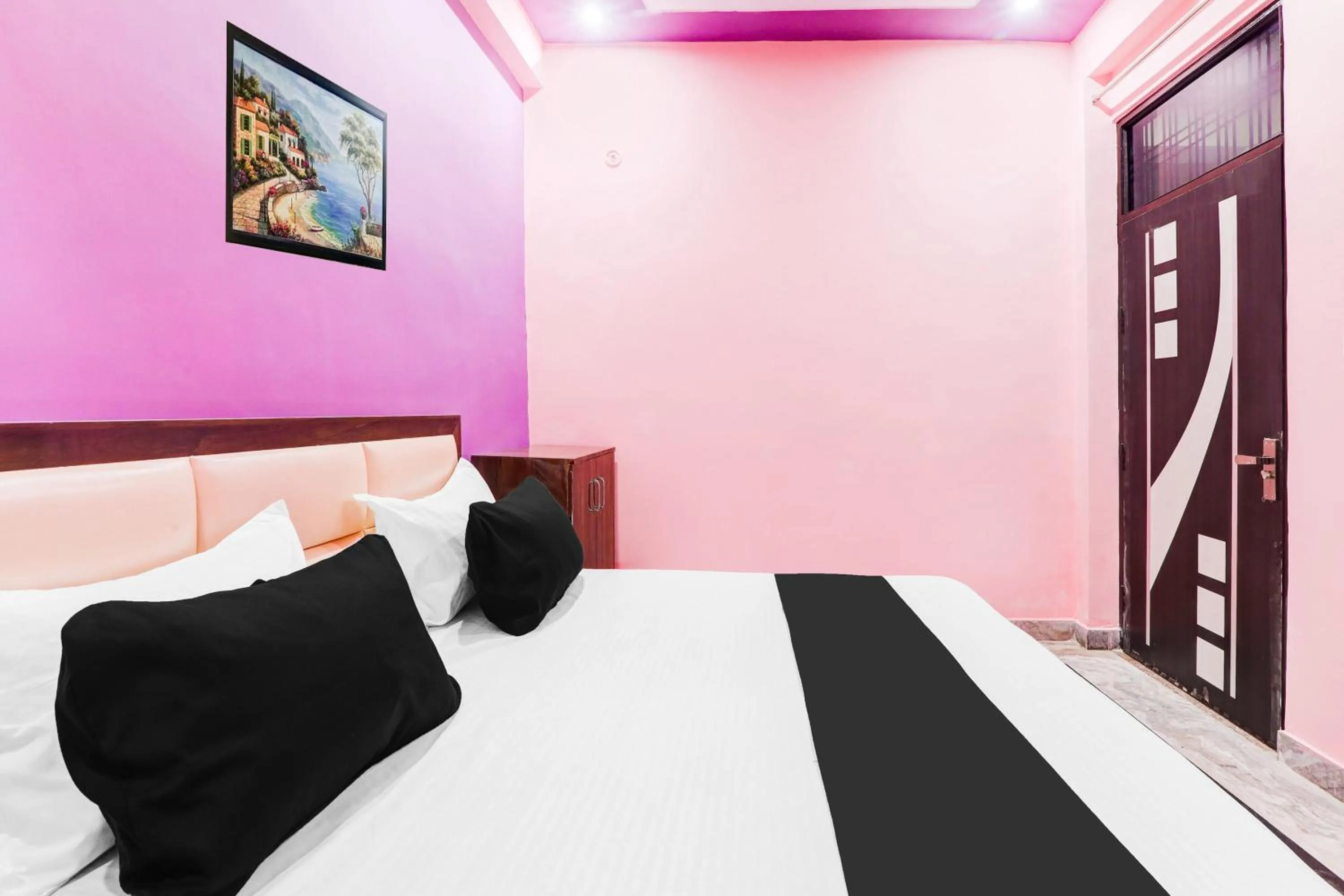 Bedroom, Bed in Hotel O Raj Palace