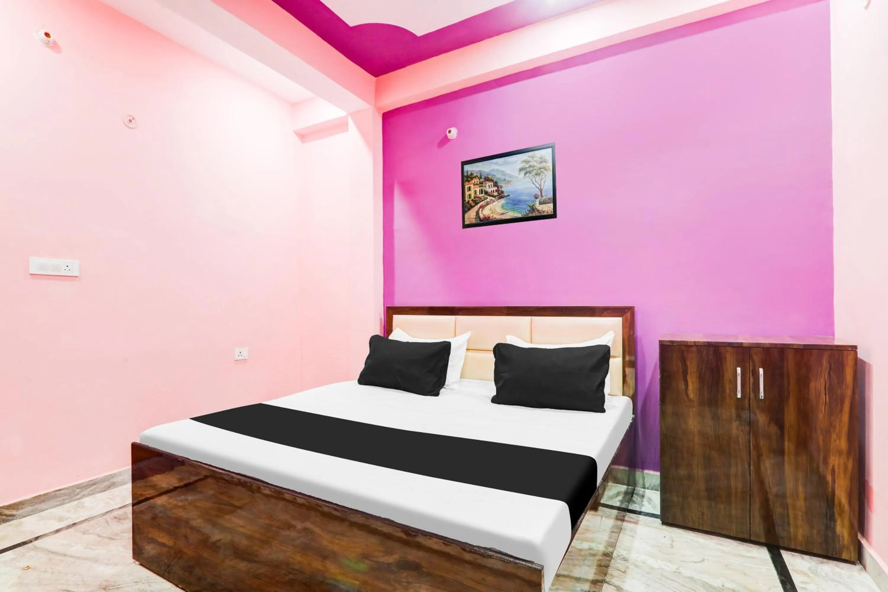 Bedroom, Bed in Hotel O Raj Palace