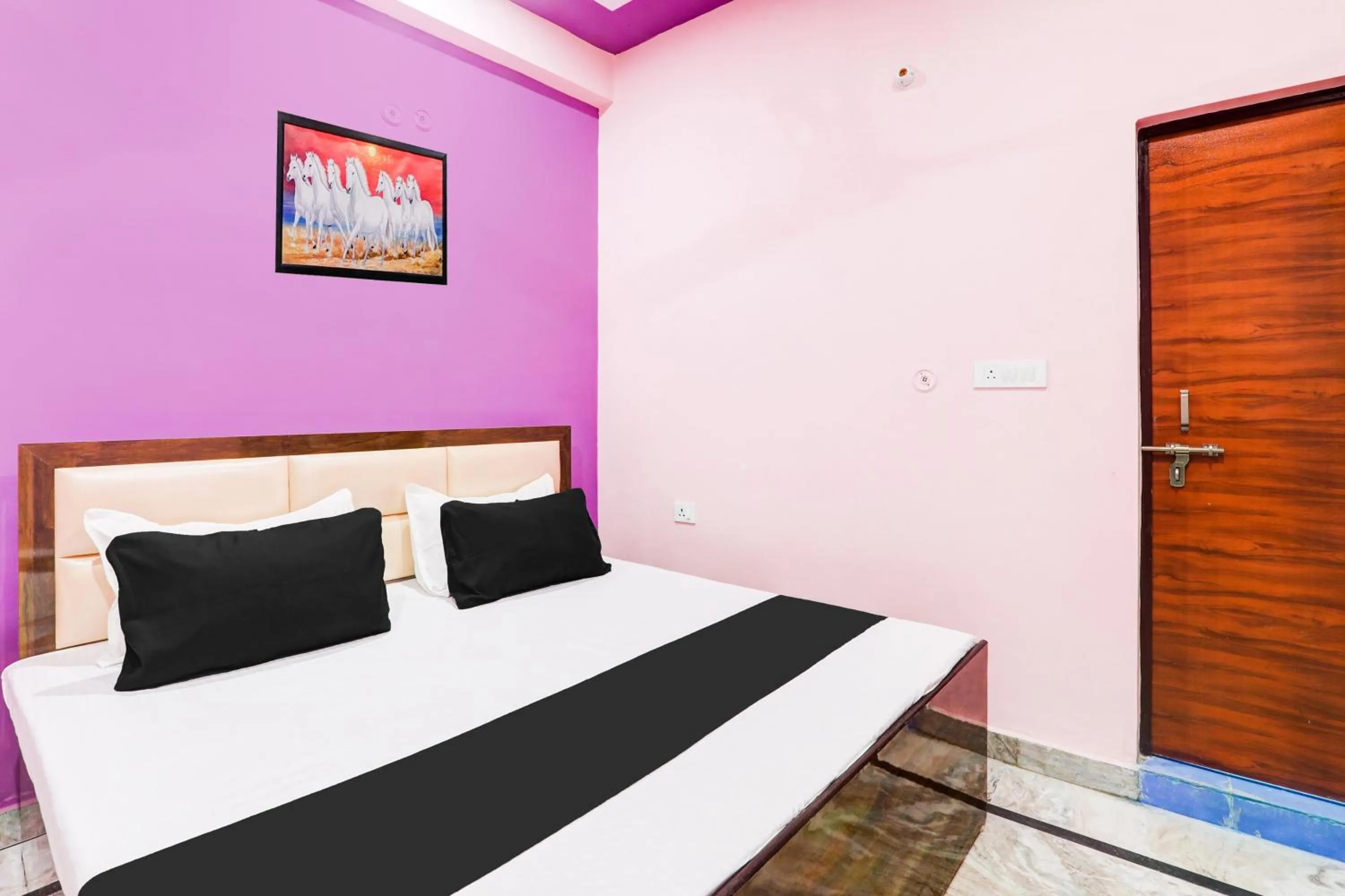 Bedroom, Bed in Hotel O Raj Palace