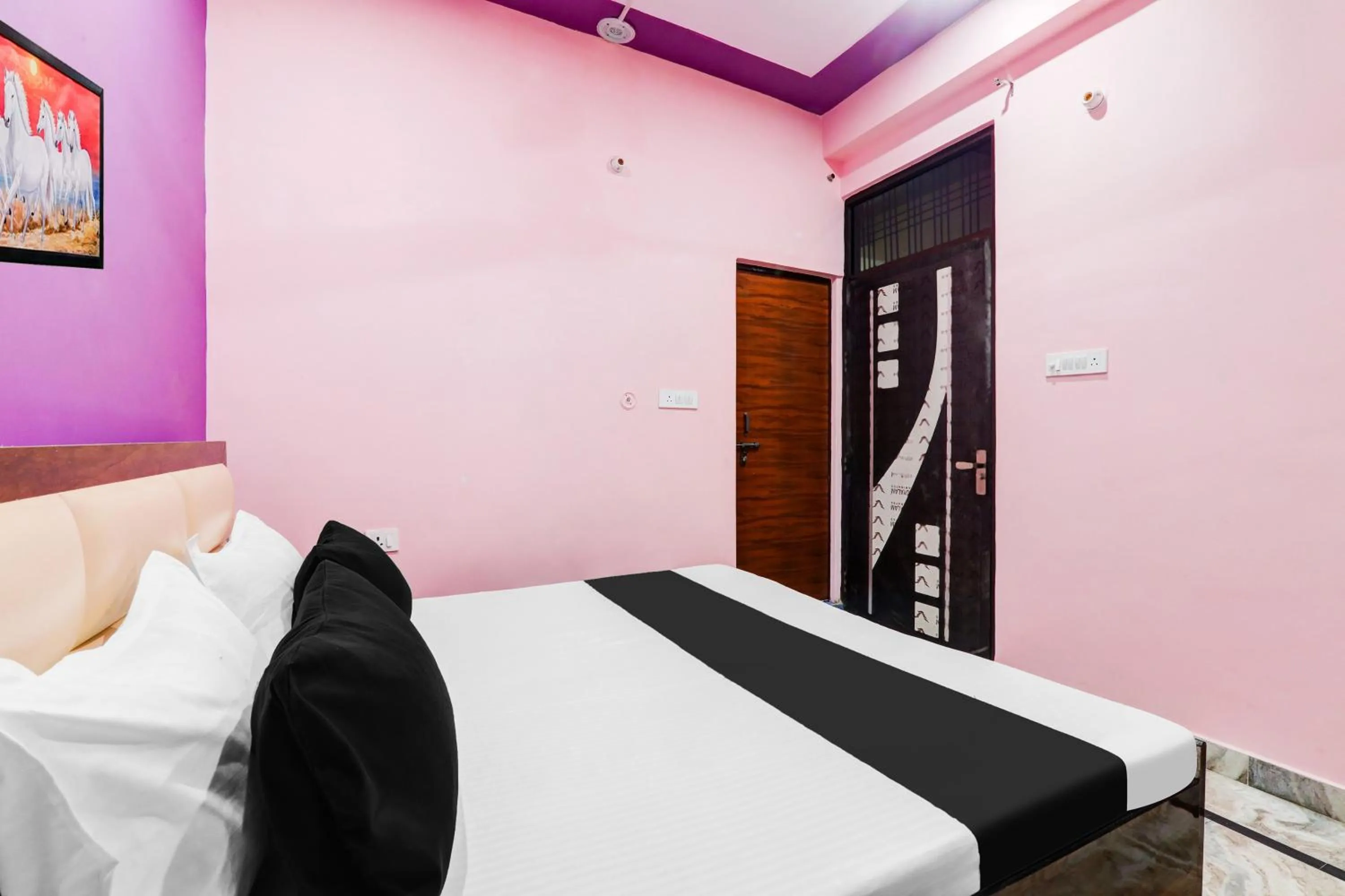 Bedroom, Bed in Hotel O Raj Palace