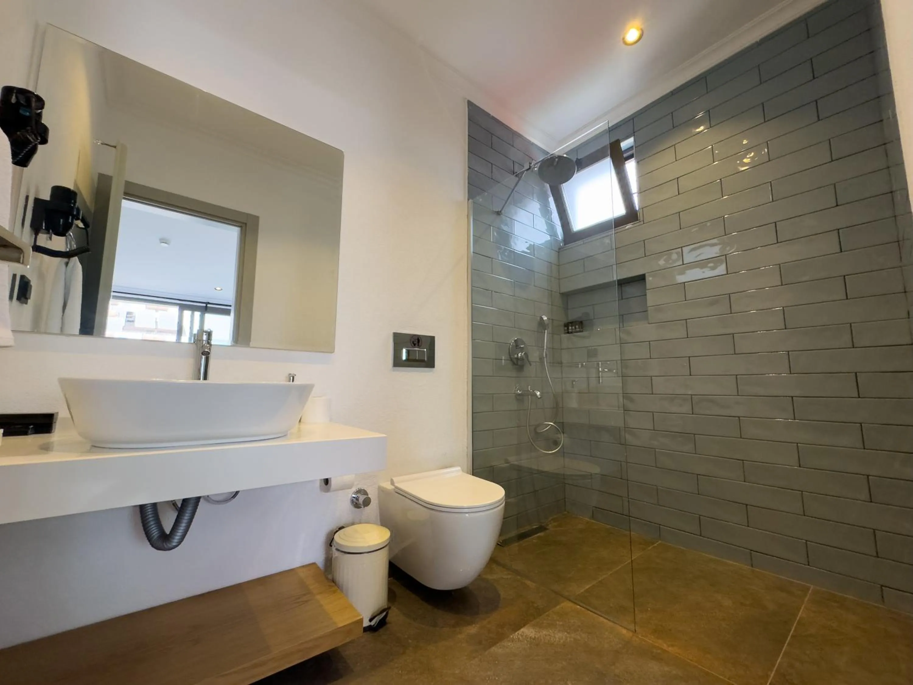 Shower in Nakas Hotel