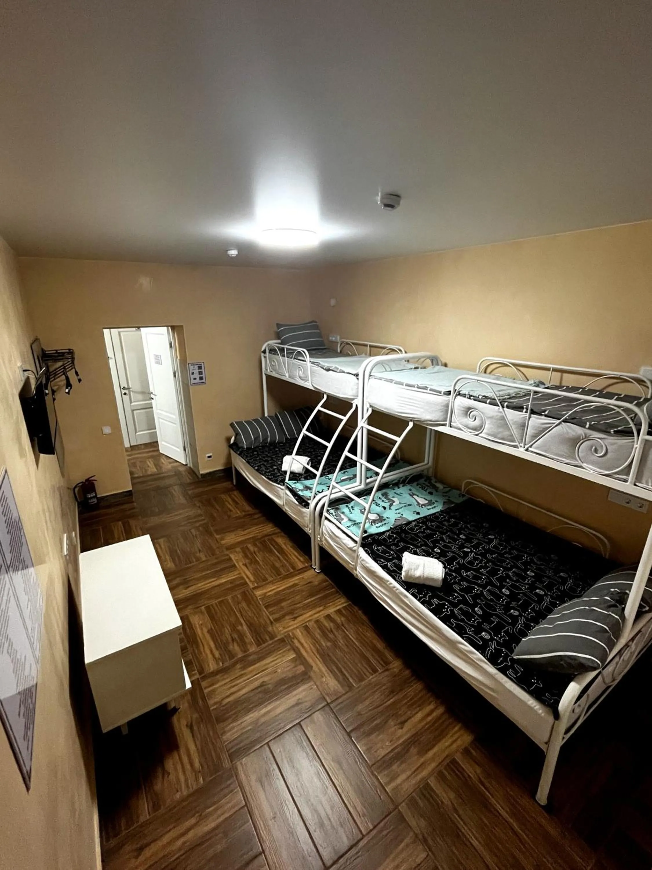 Hostel 5 Capsule Rooms & Comfort Rooms