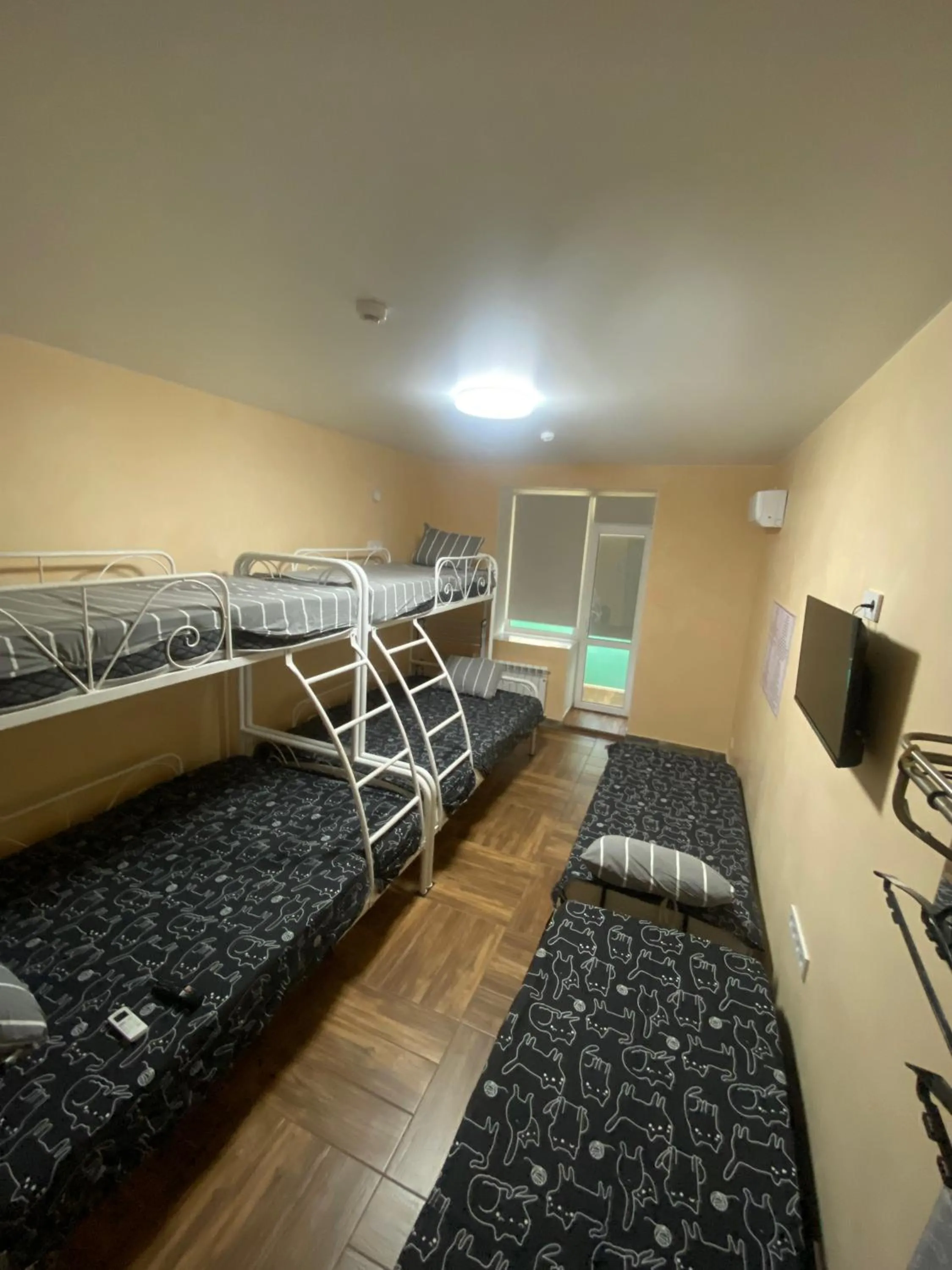 Hostel 5 Capsule Rooms & Comfort Rooms