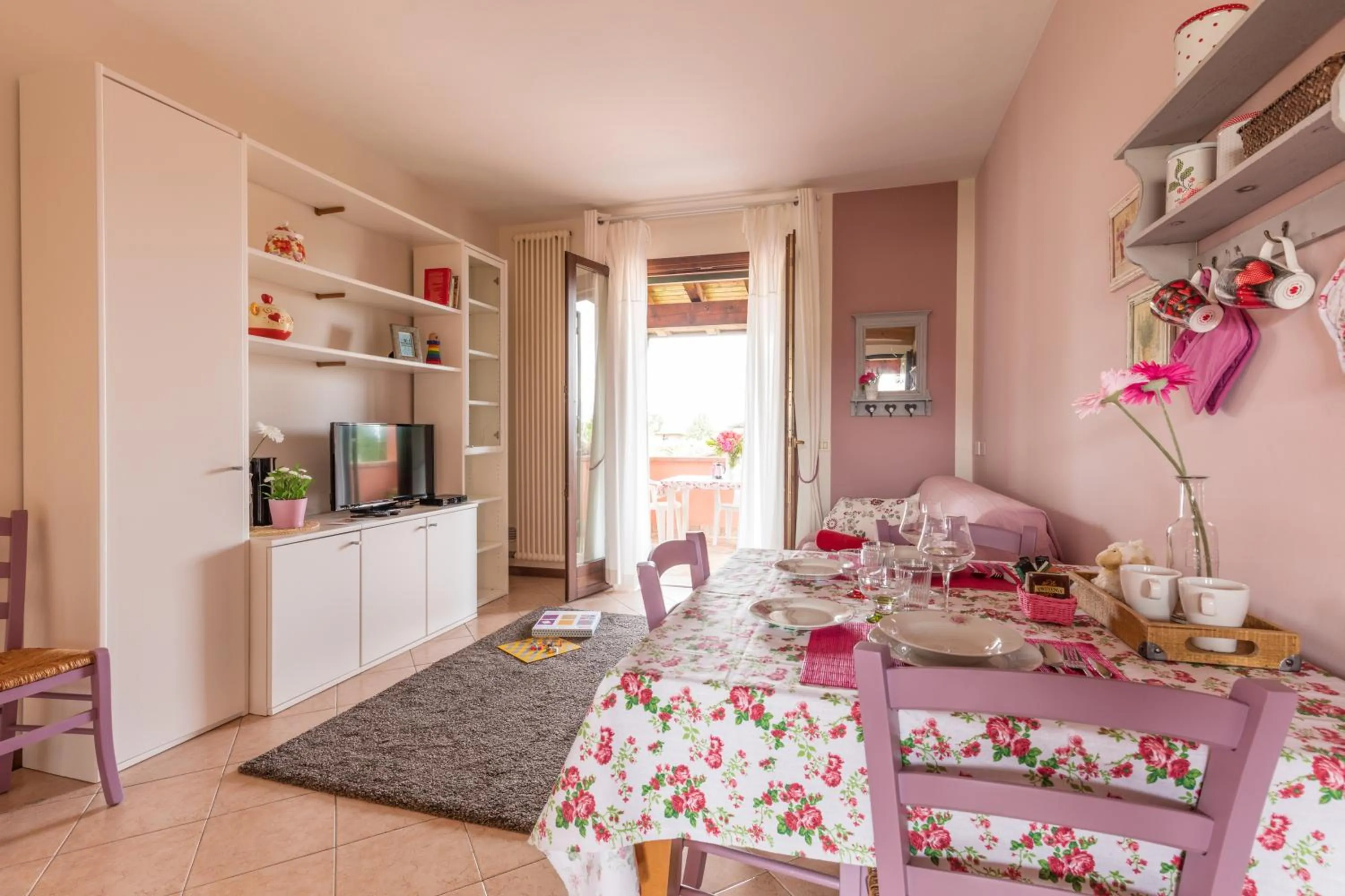 Dining area in BellaSirmione Holiday Apartments
