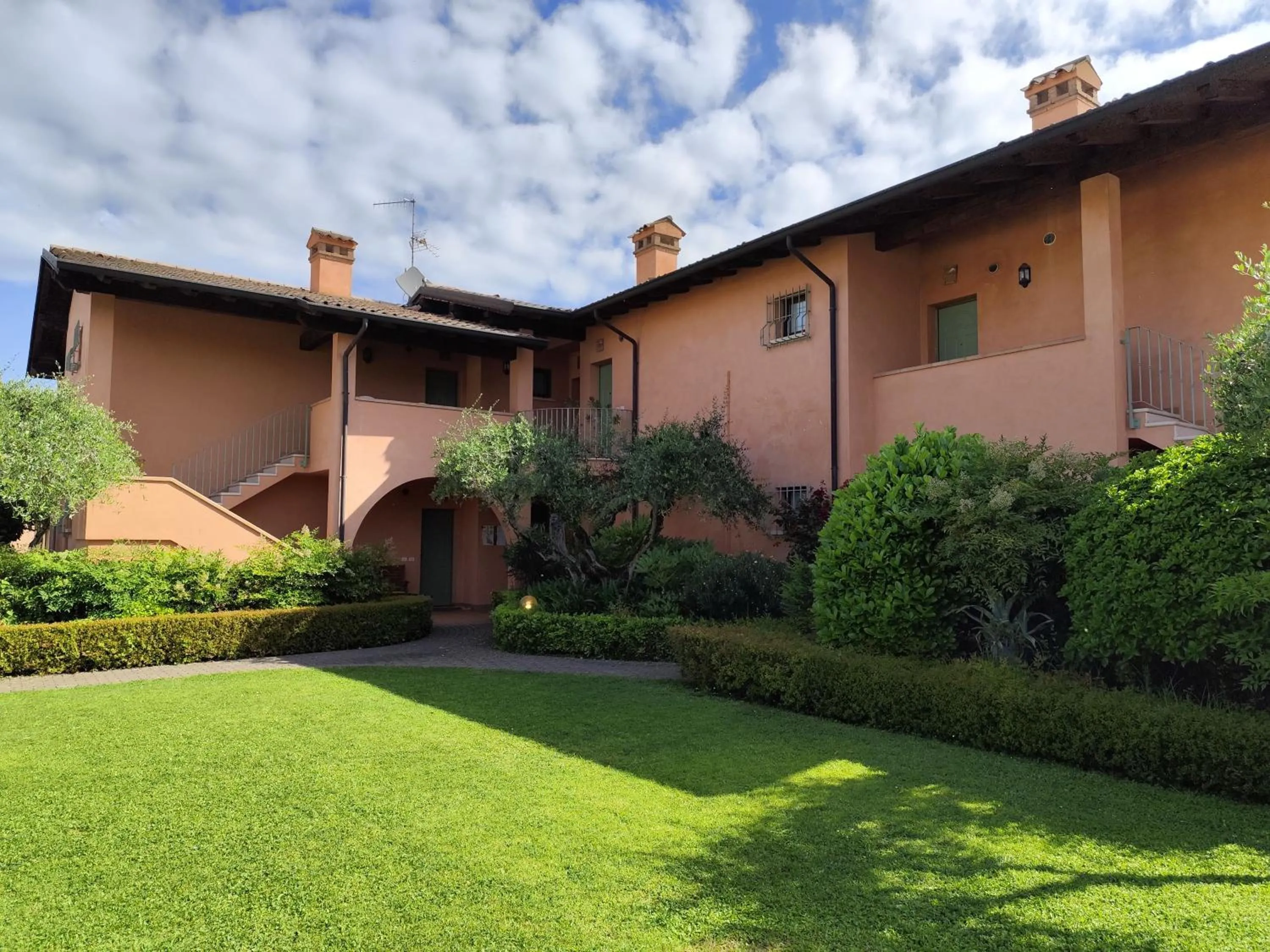 Property building in BellaSirmione Holiday Apartments