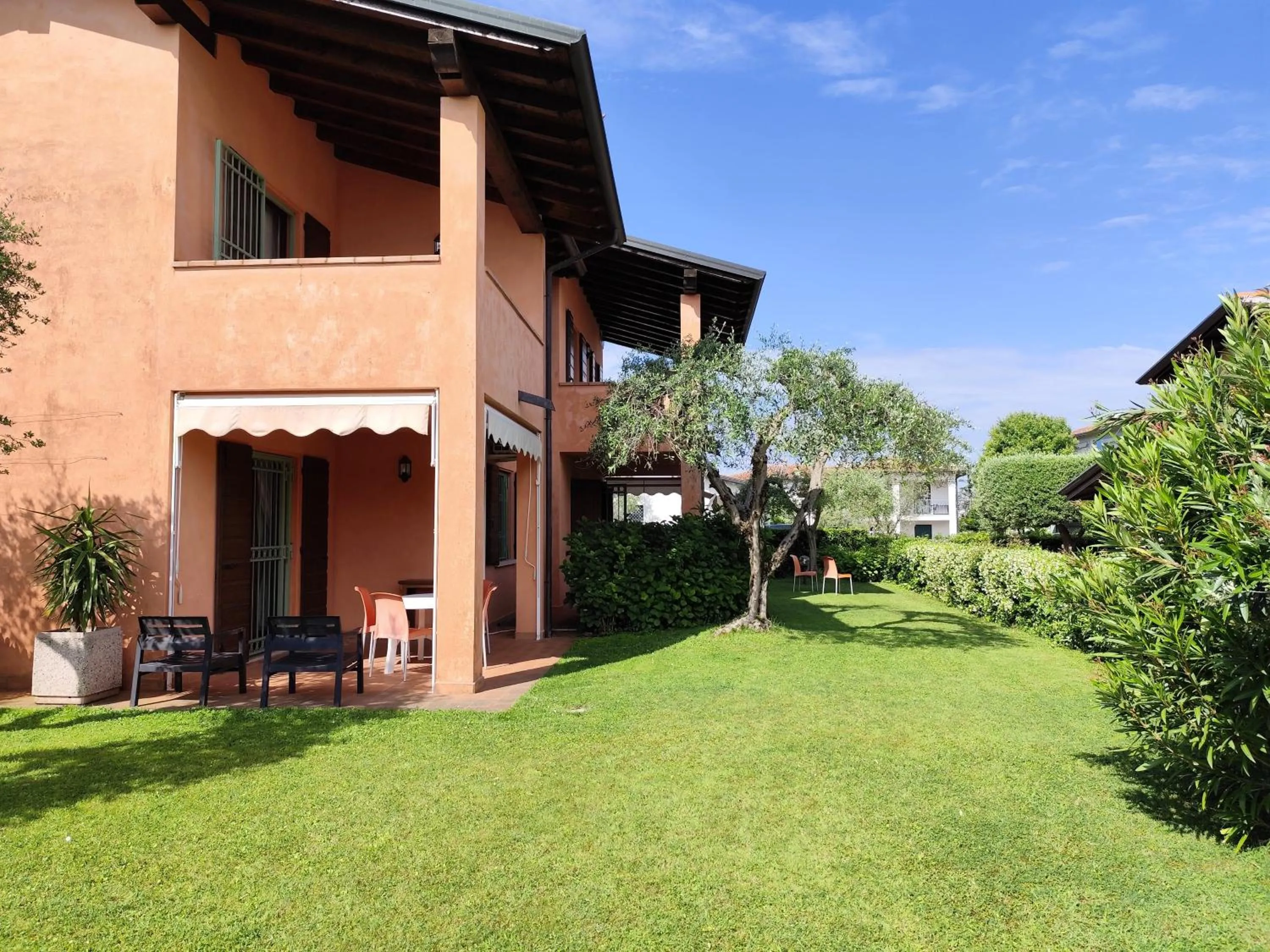 Property building in BellaSirmione Holiday Apartments