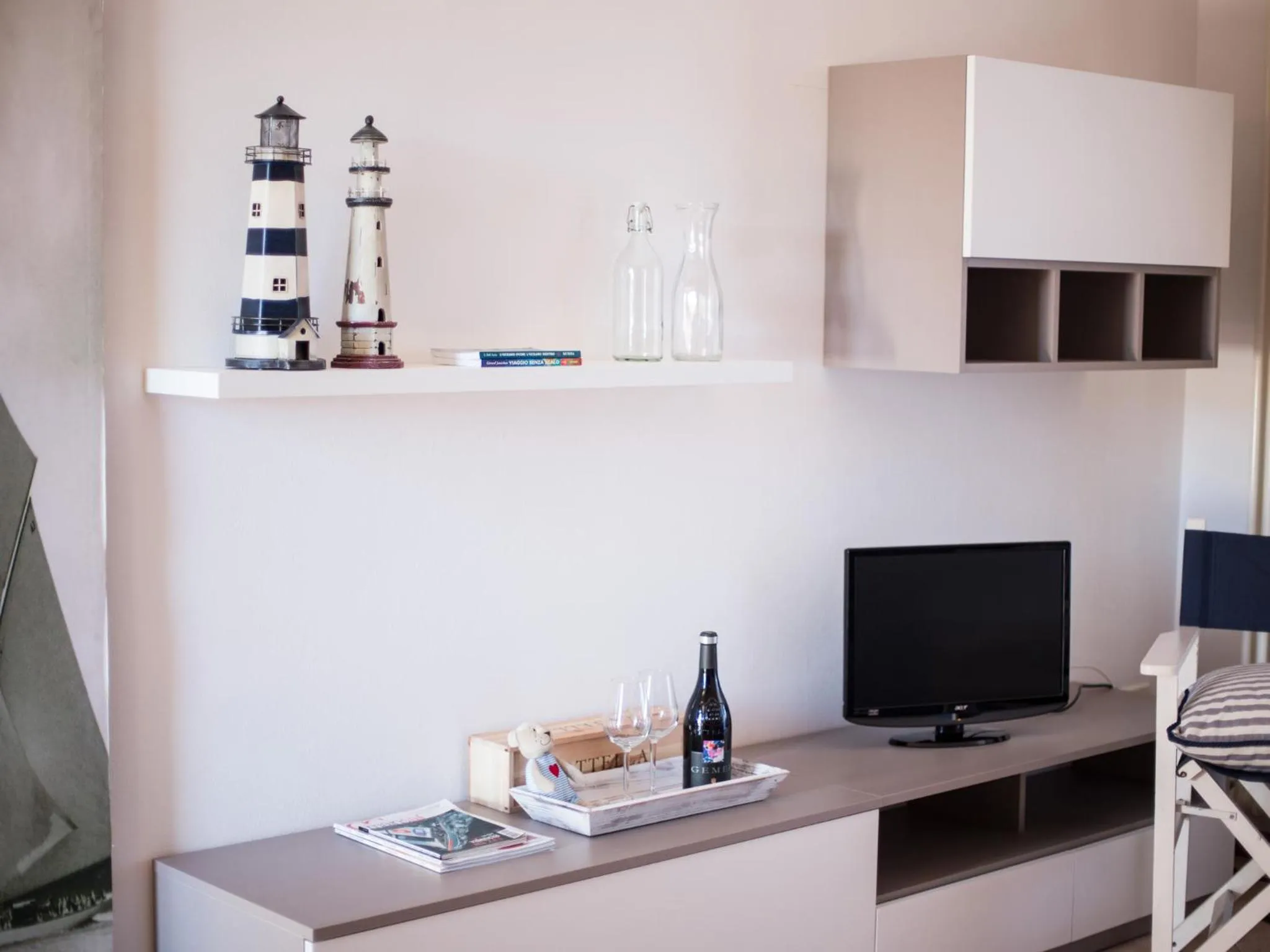 TV and multimedia in BellaSirmione Holiday Apartments