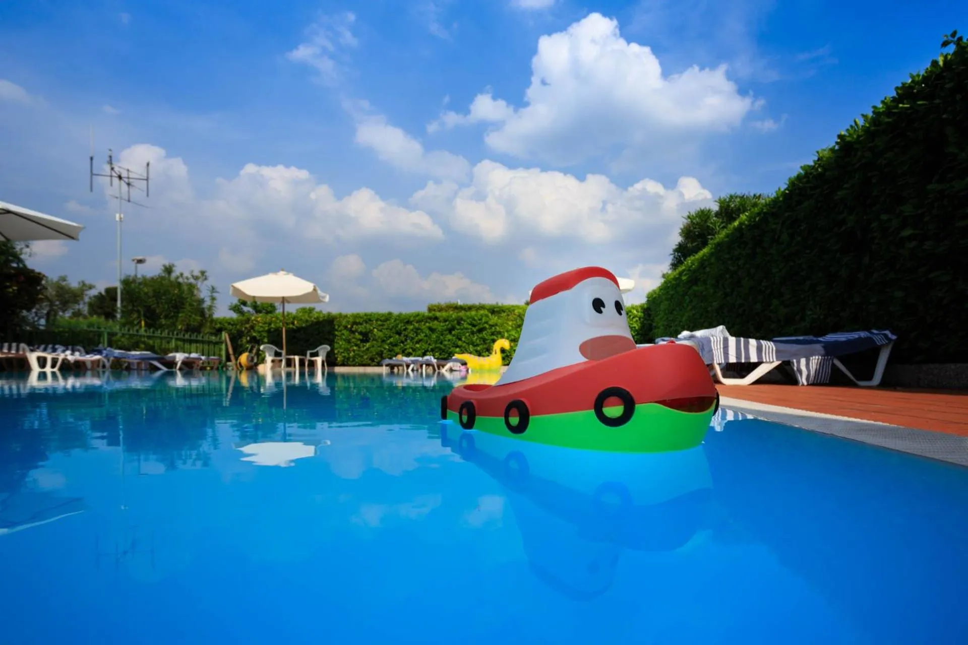 Swimming pool in BellaSirmione Holiday Apartments