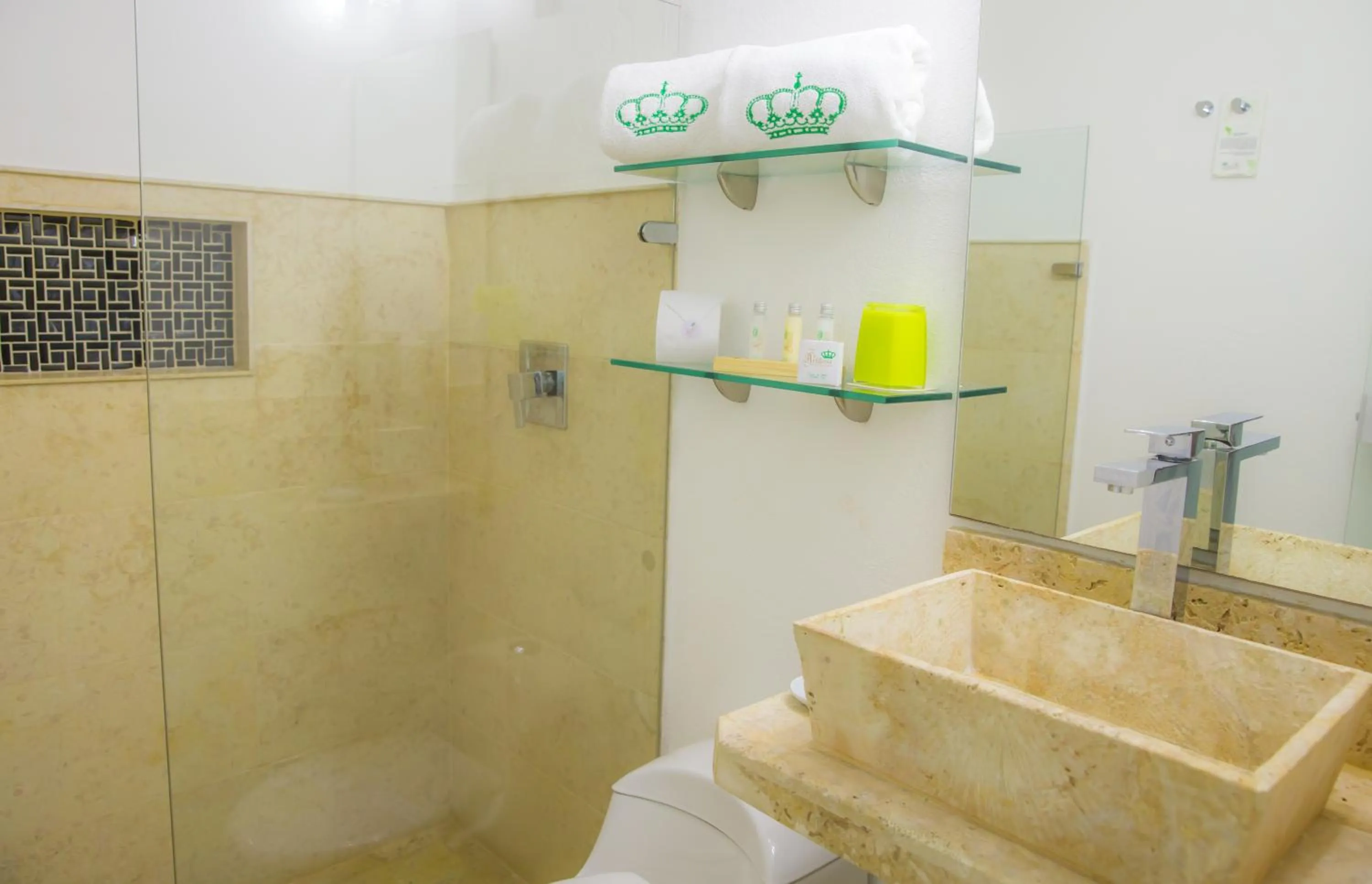 Shower in Hotel Boutique La Artilleria