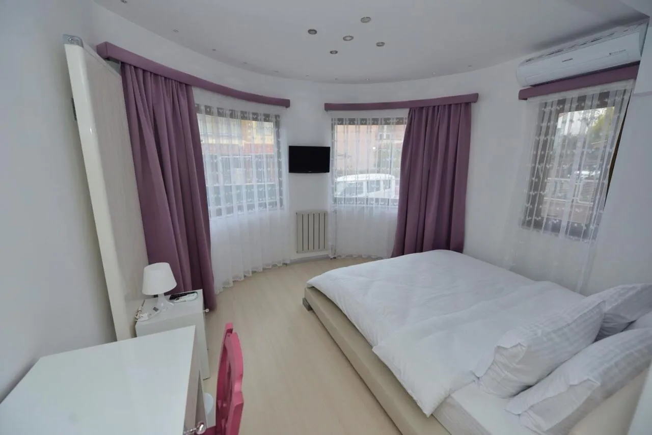 Bed in Dardanos Pension