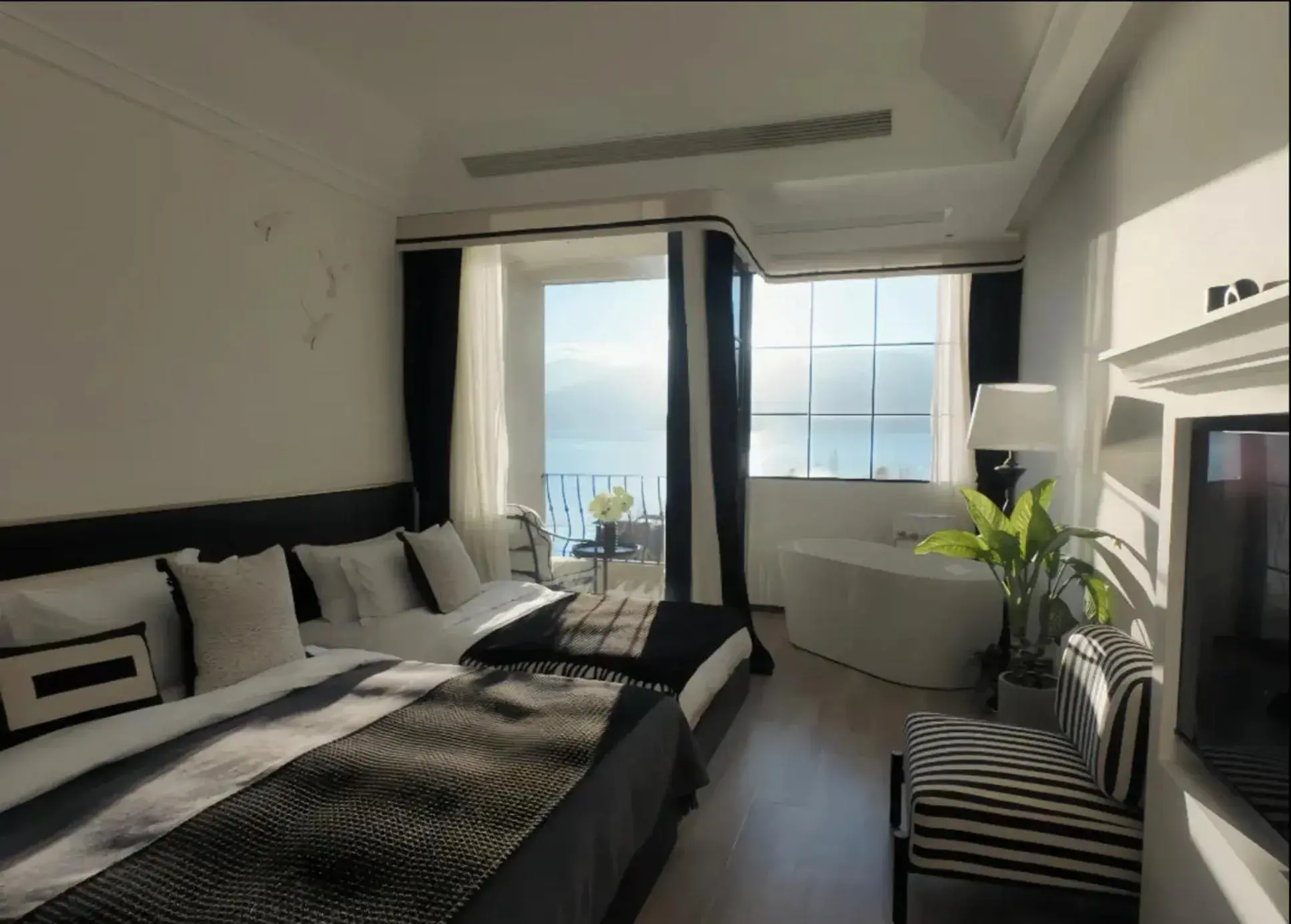 Family Room with Sea View in Dali Shuanglang Erhai Lake Family Room with Sea View in Dali Shuanglang Erhai Lake
