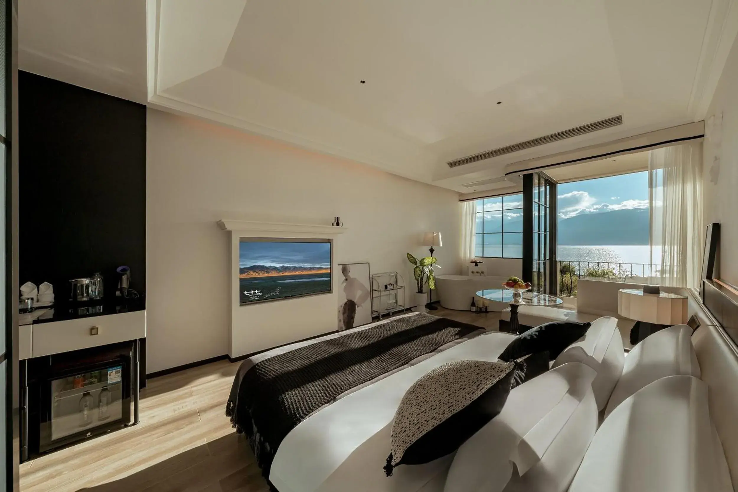 King Room with Sea View in Dali Shuanglang Erhai Lake King Room with Sea View in Dali Shuanglang Erhai Lake