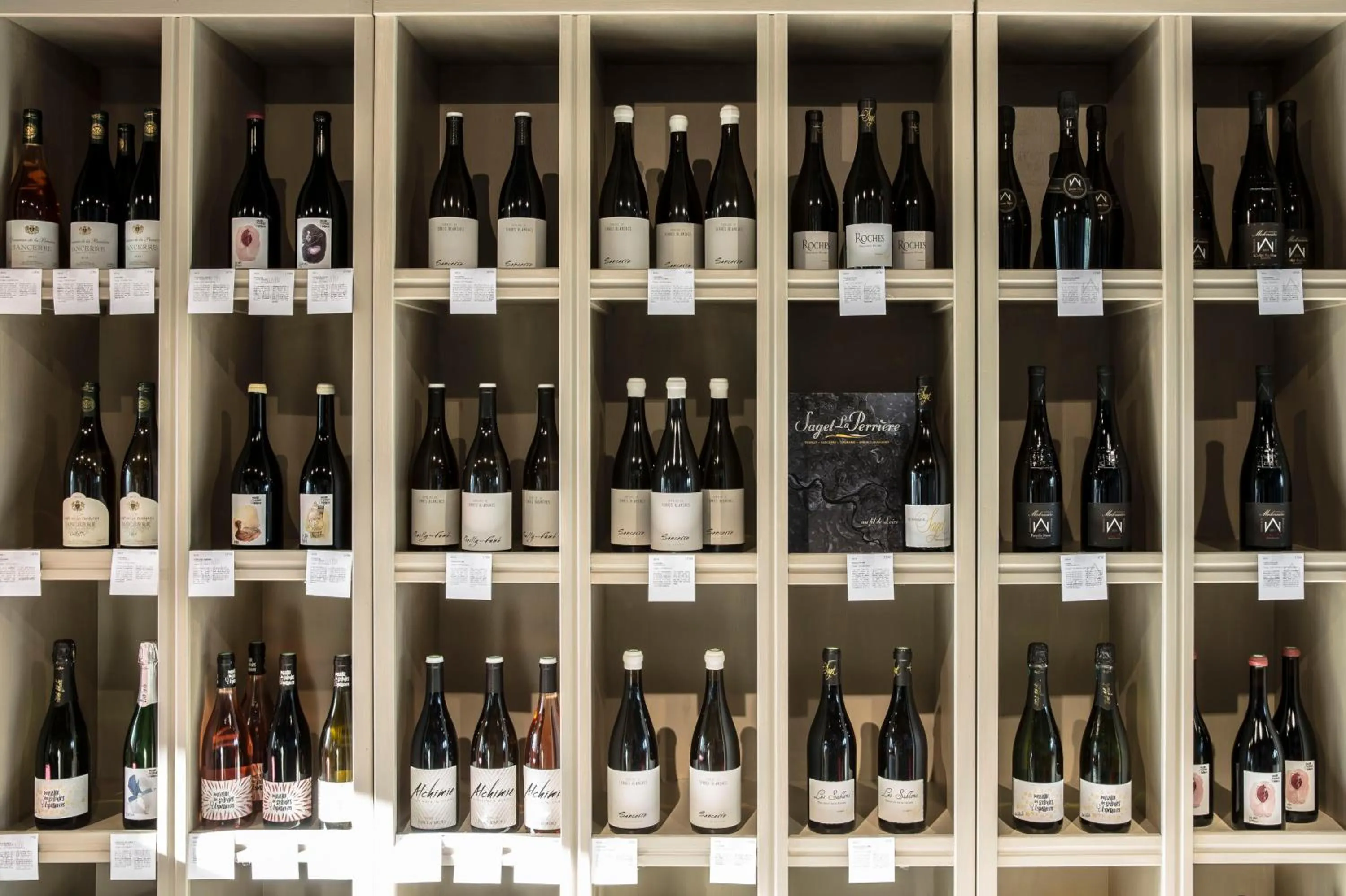 On-site shops in Hotel de L'Abbaye Le Tronchet - Handwritten Collection