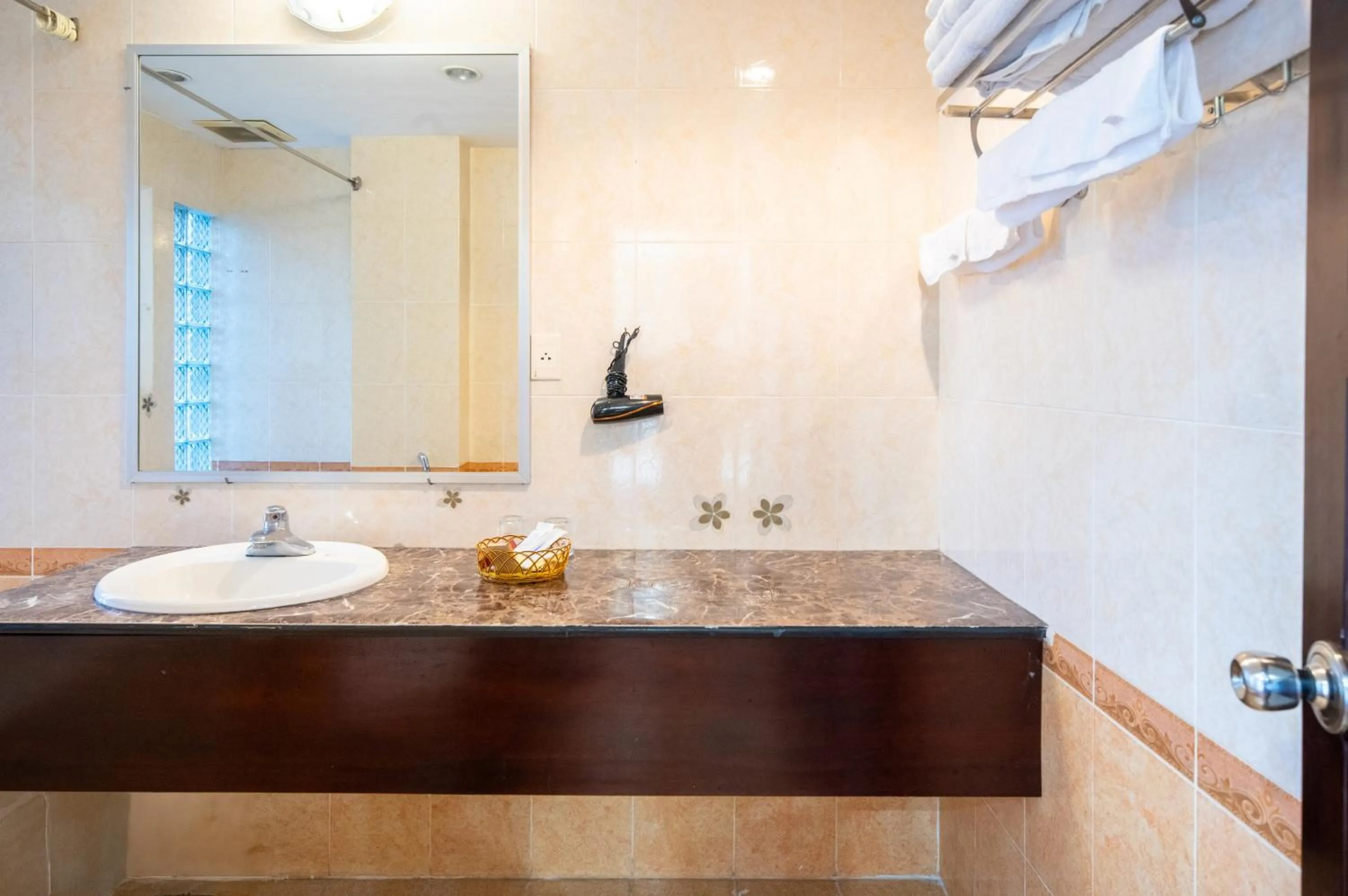 Shower in Shine Hue Hotel 2