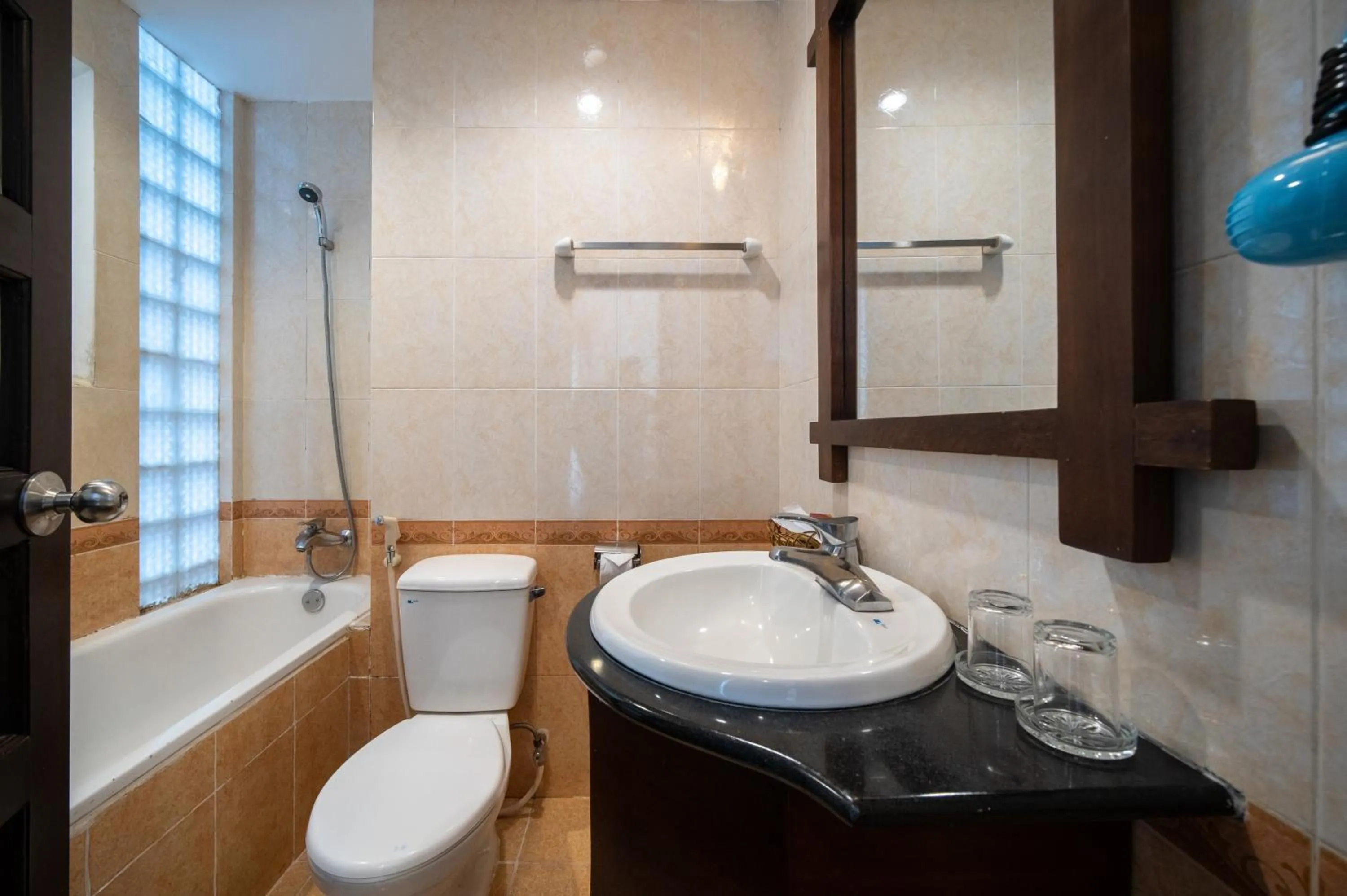 Shower in Shine Hue Hotel 2