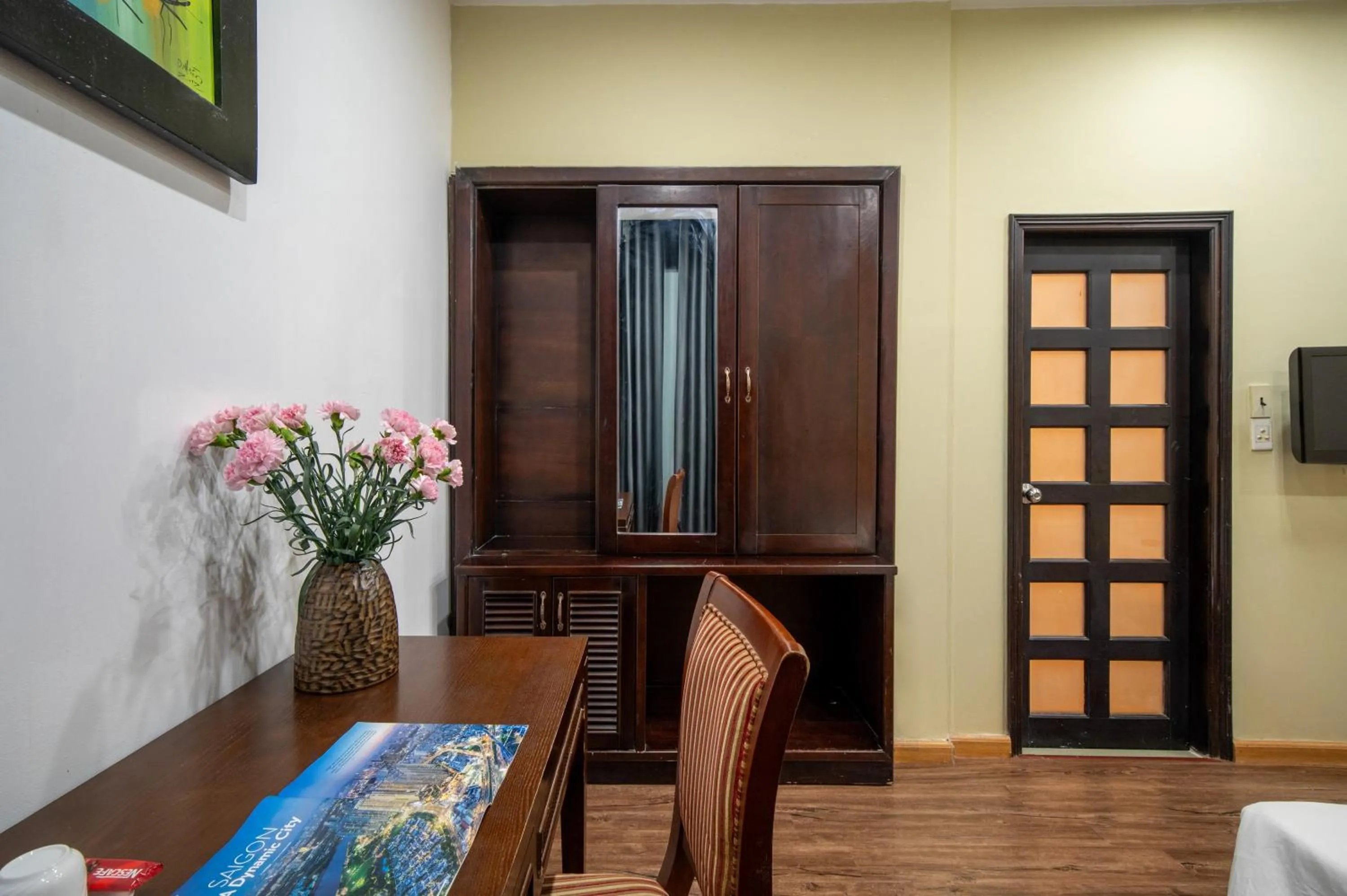 Communal lounge/ TV room in Shine Hue Hotel 2