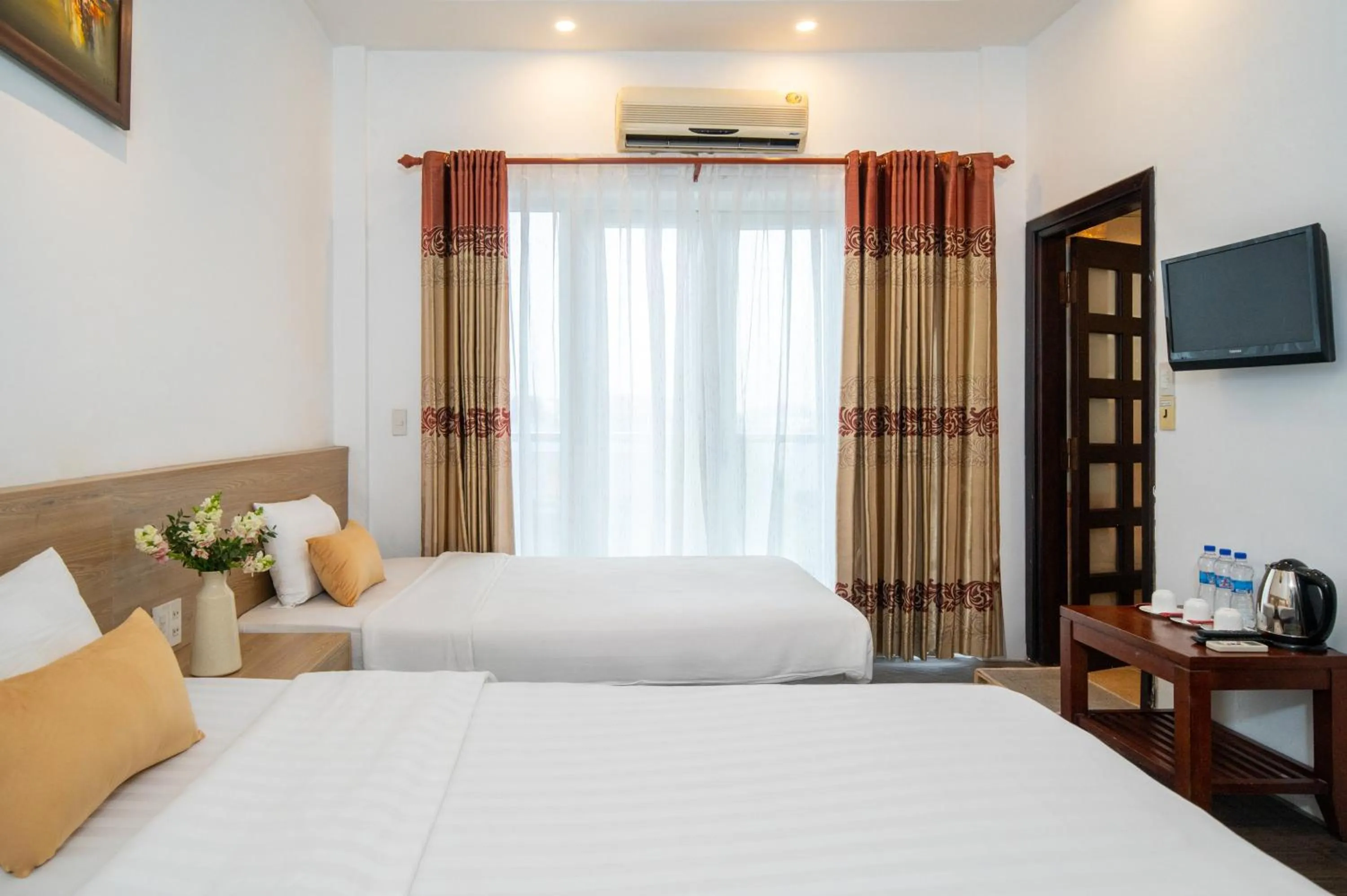 Bed in Shine Hue Hotel 2