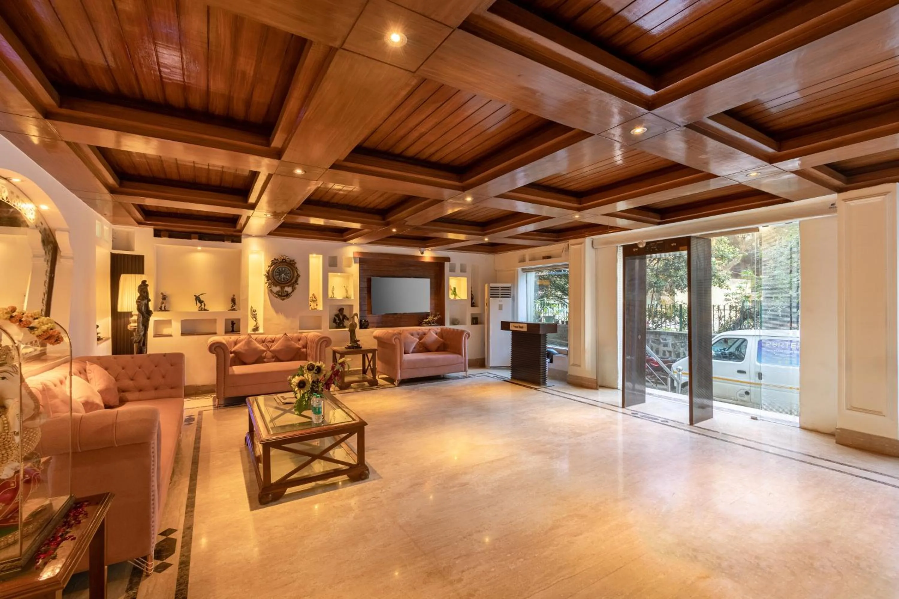 Living room in Alaya Stays Hotel Emperor Palms