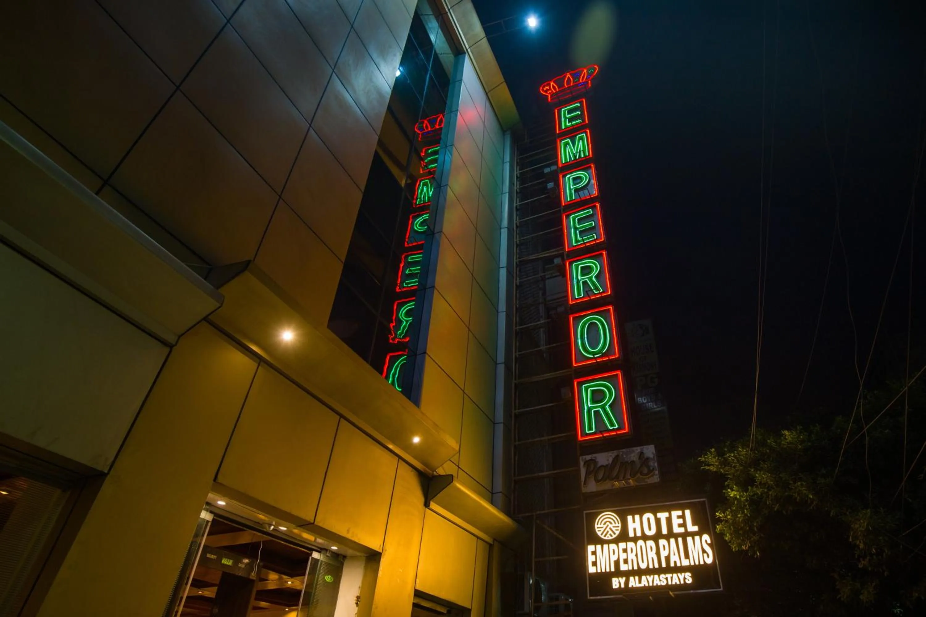 Night in Alaya Stays Hotel Emperor Palms