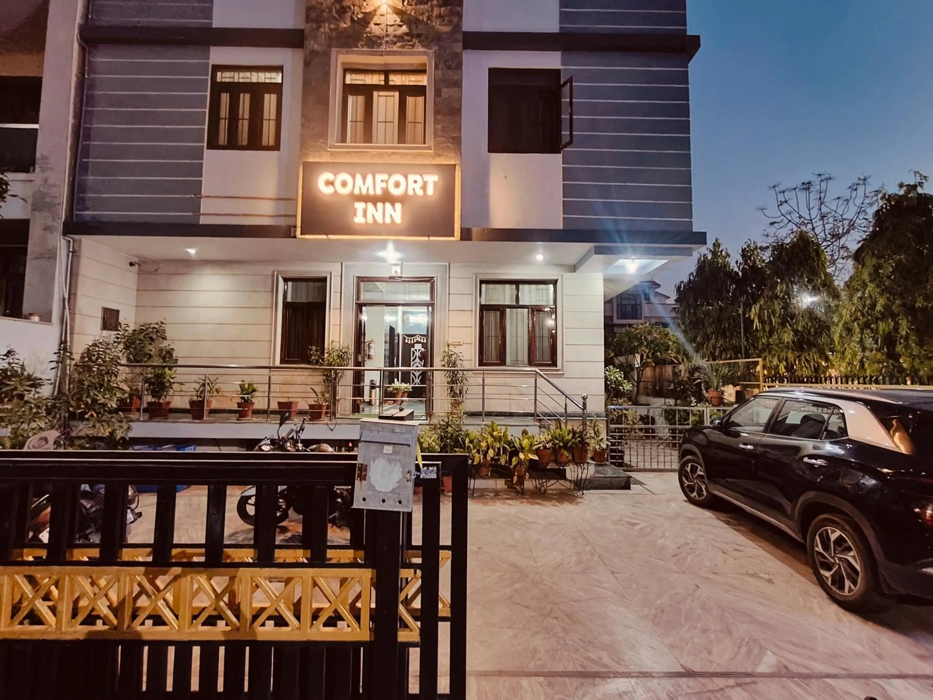 Property building in Hotel Comfort Inn