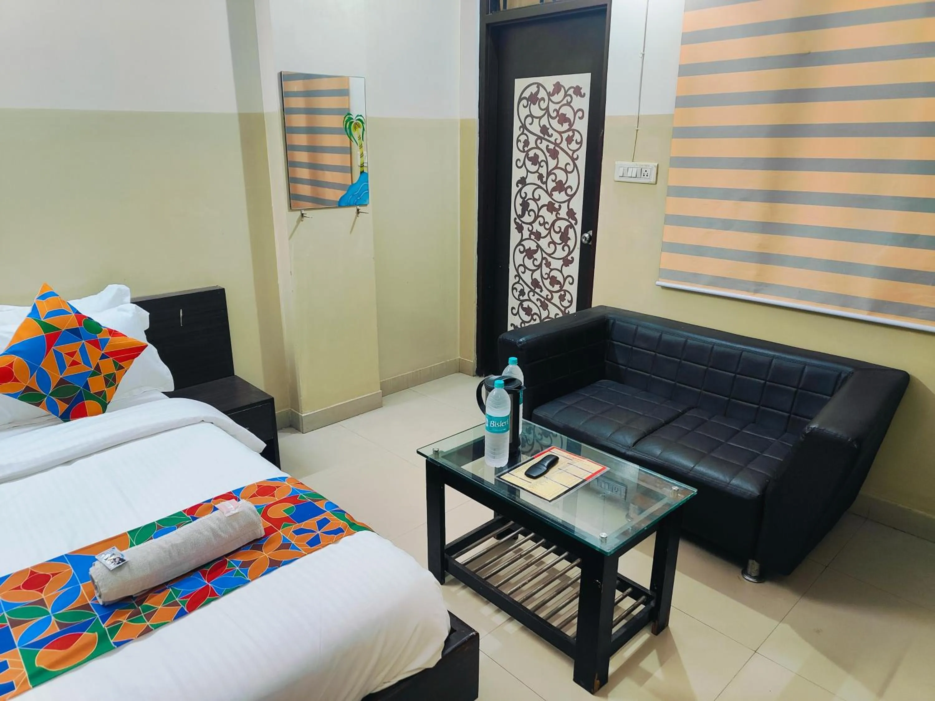 Seating area, Bed in Hotel Comfort Inn