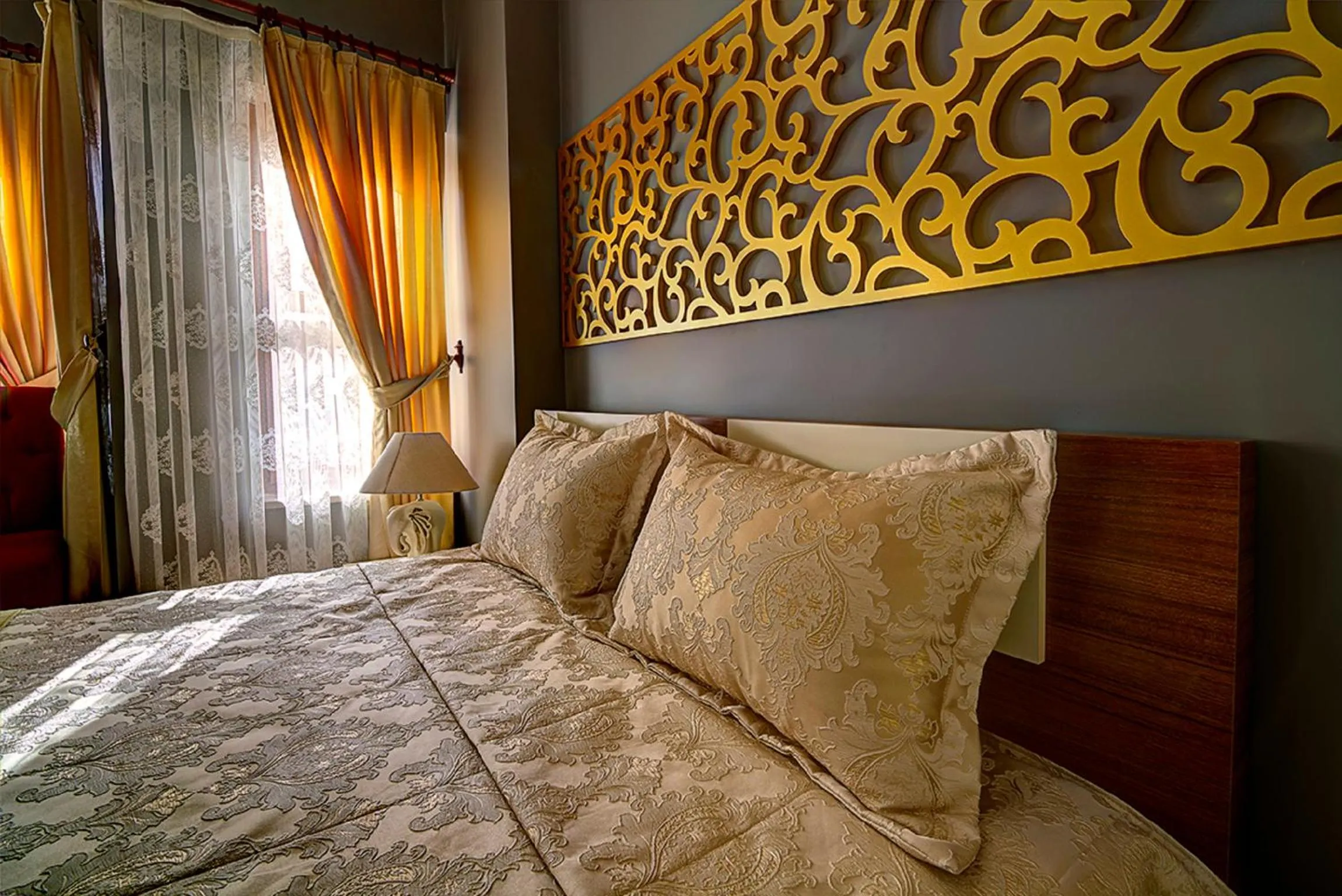 Shower, Bed in Million Old City Apartment