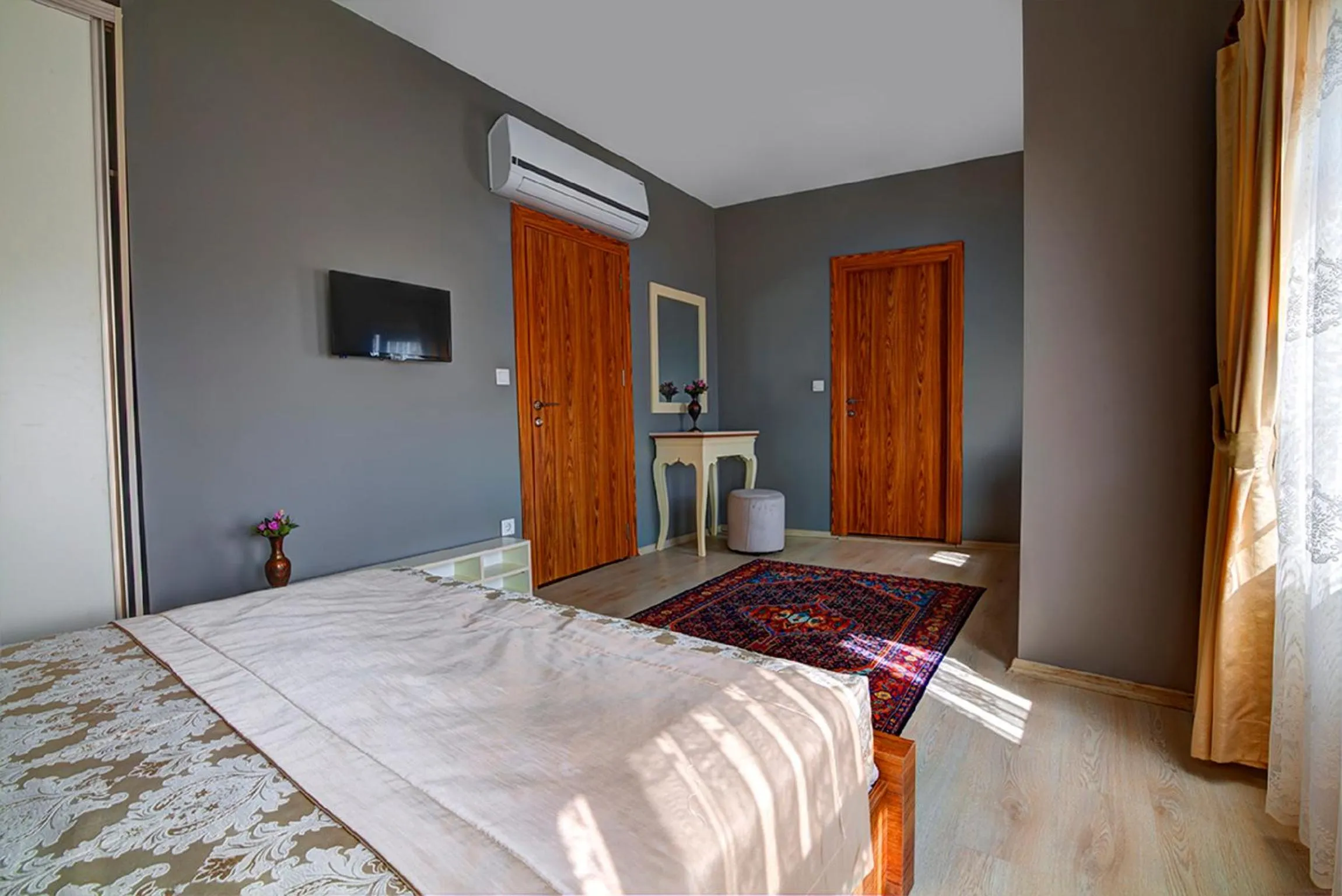 Shower, Bed in Million Old City Apartment