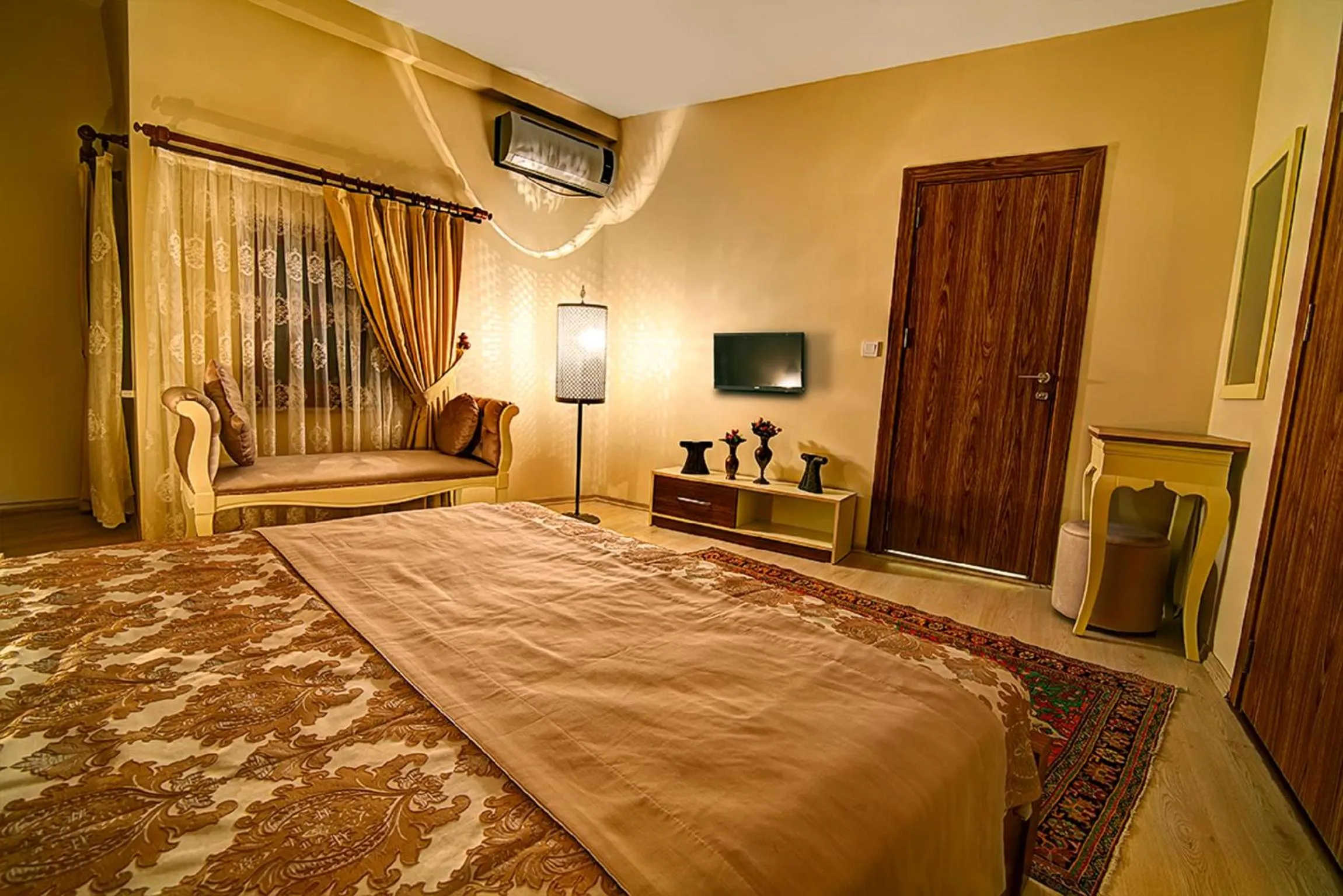 Shower, Bed in Million Old City Apartment