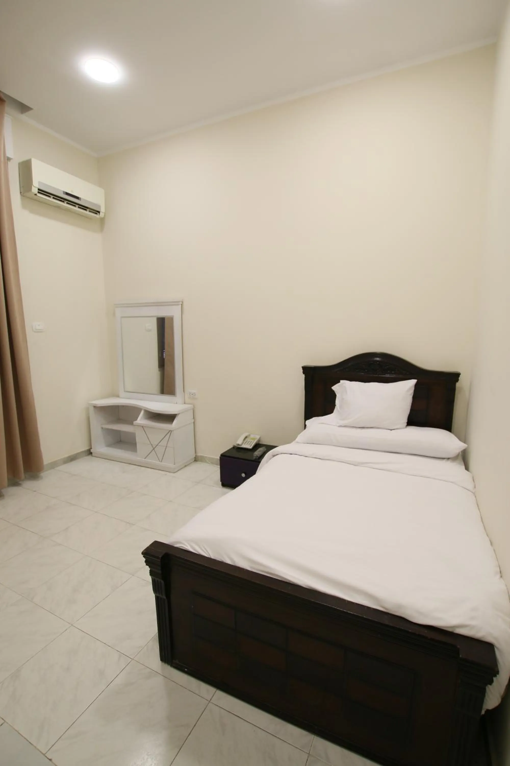 Bed in Cairo Crown Hotel