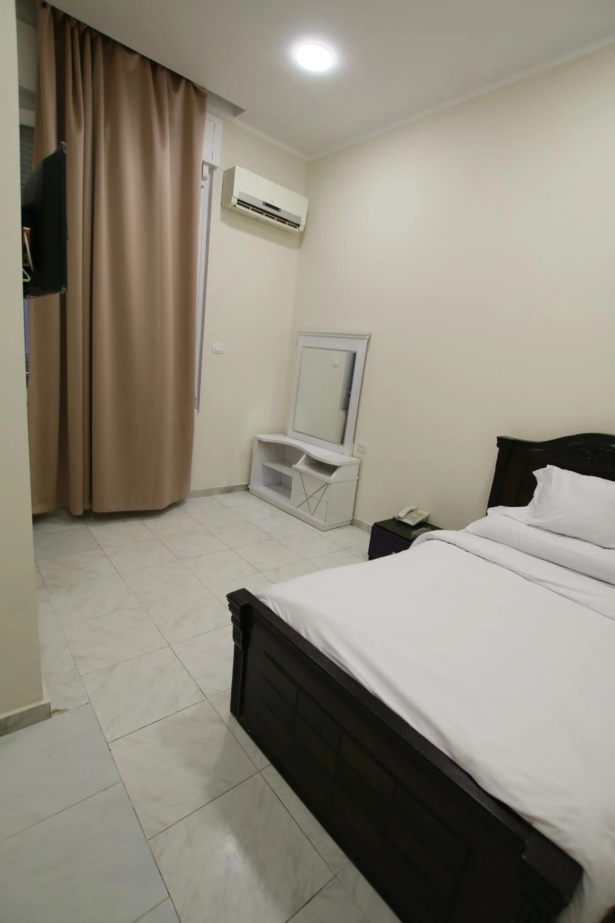 Bed in Cairo Crown Hotel