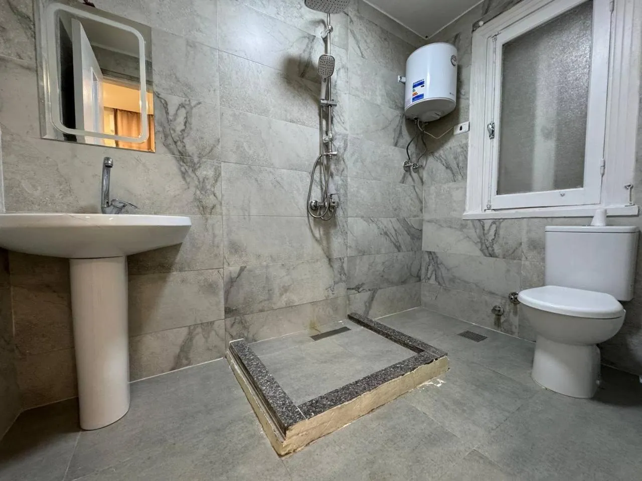 Shower in Cairo Crown Hotel