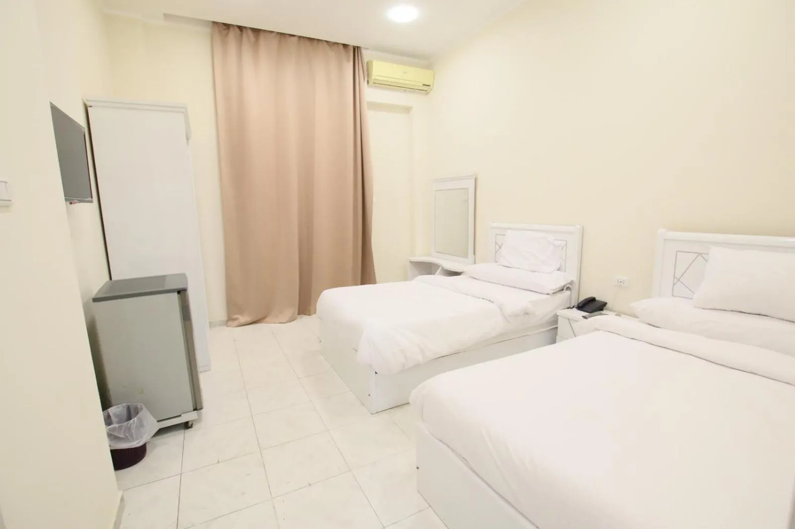 Bed in Cairo Crown Hotel