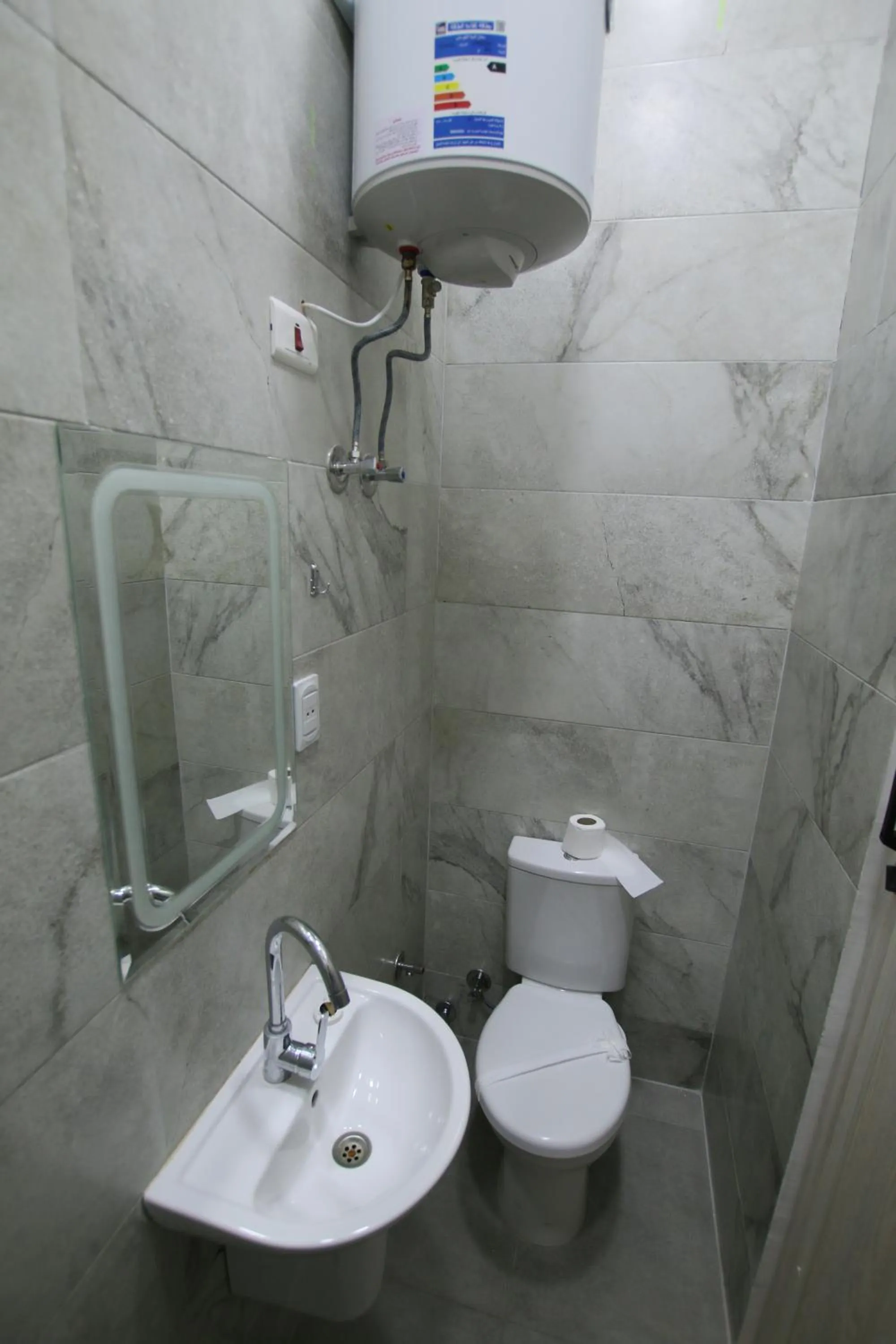 Shower in Cairo Crown Hotel