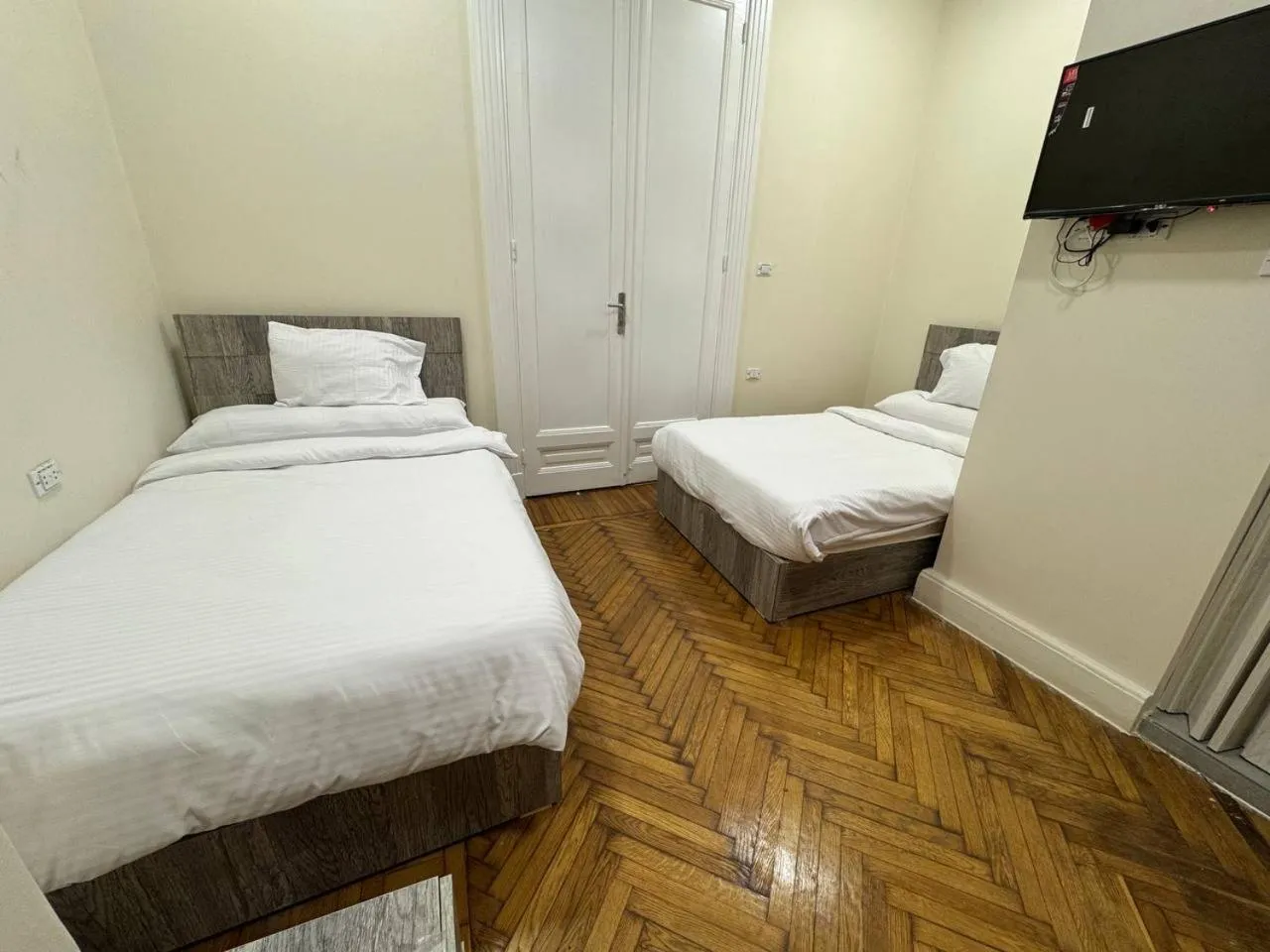 Bed in Cairo Crown Hotel