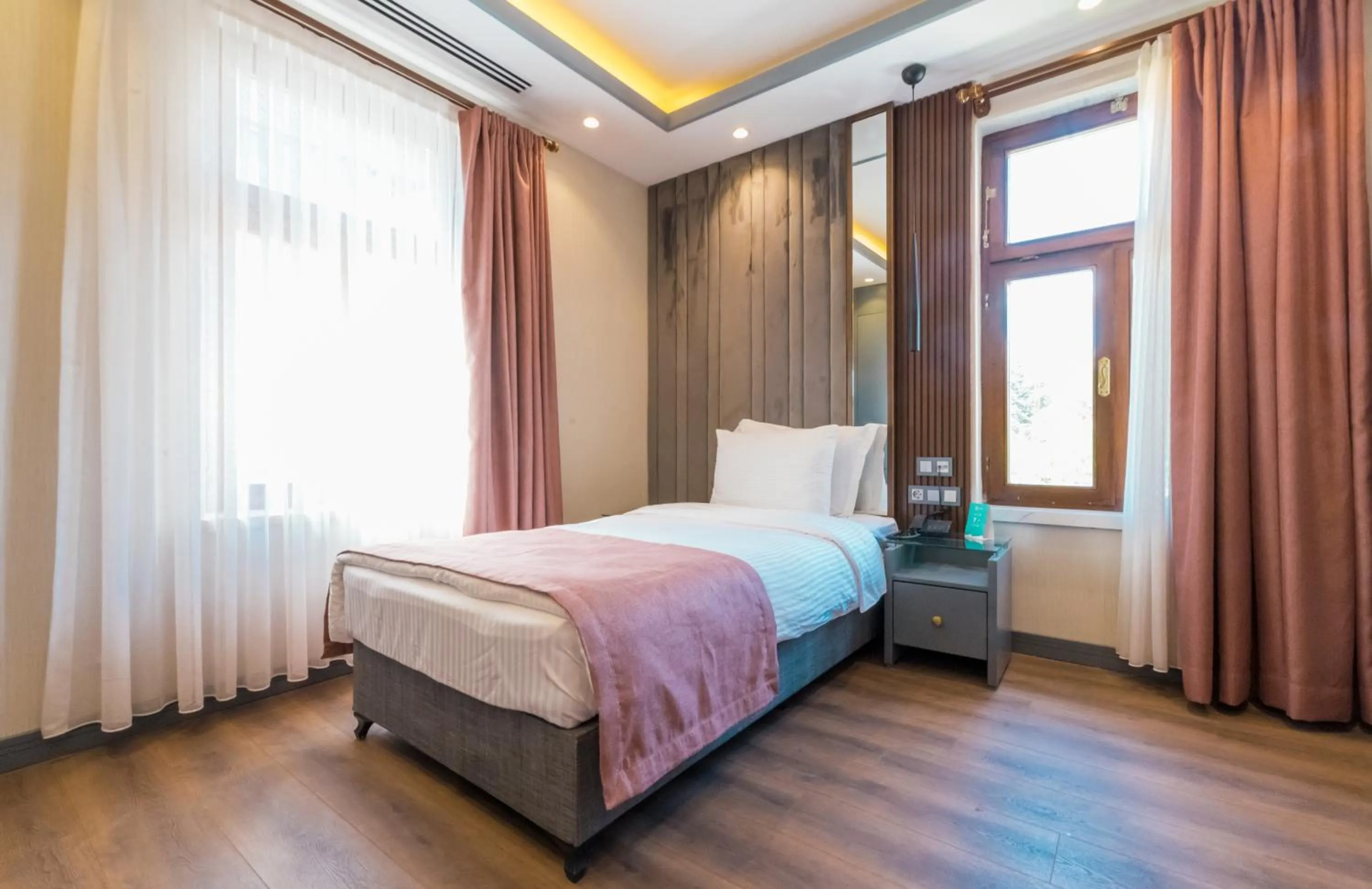 Bed in VE Hotels Adakale