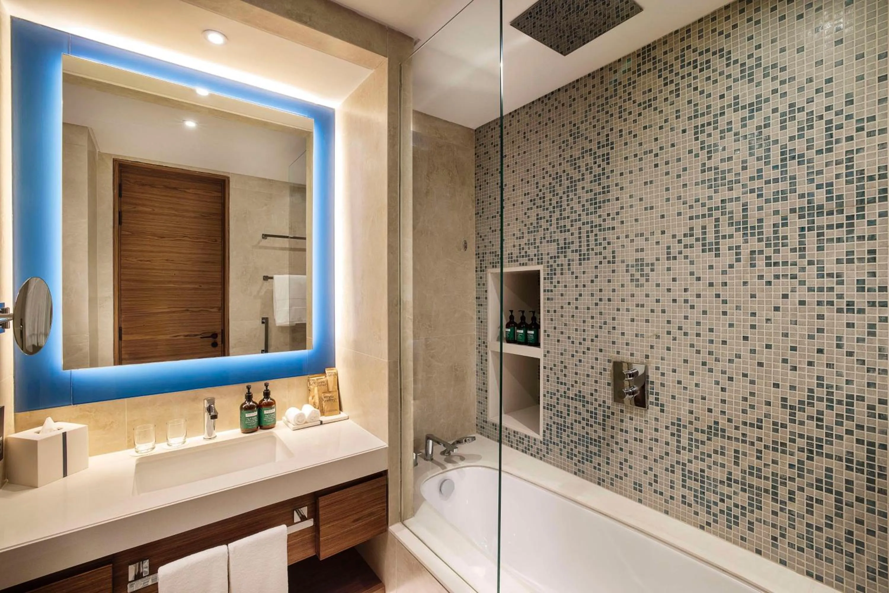 Bathroom in Tumbi Hotel Dubai The Palm,Tapestry Collection Hilton