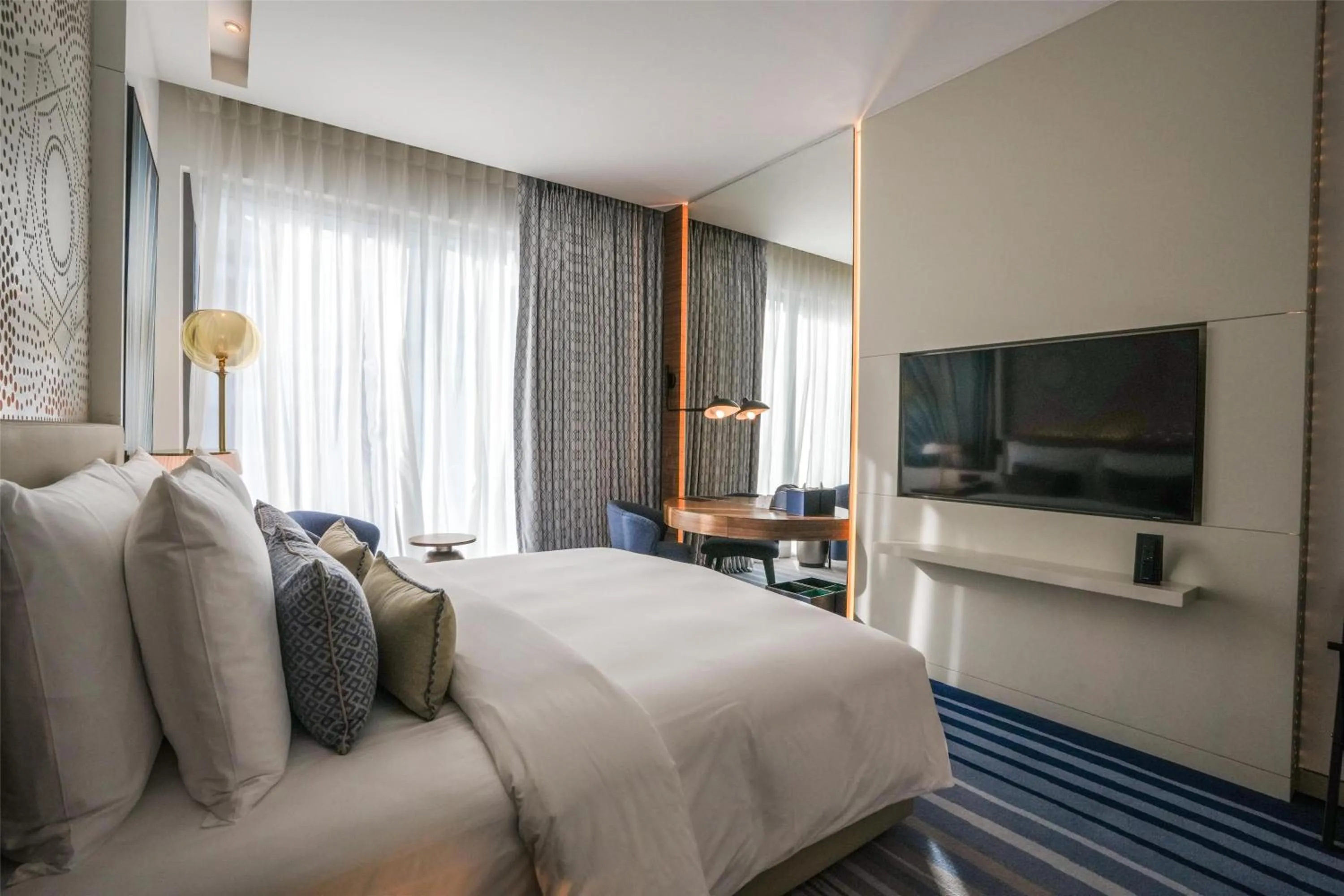 Bedroom, Bed in Tumbi Hotel Dubai The Palm,Tapestry Collection Hilton