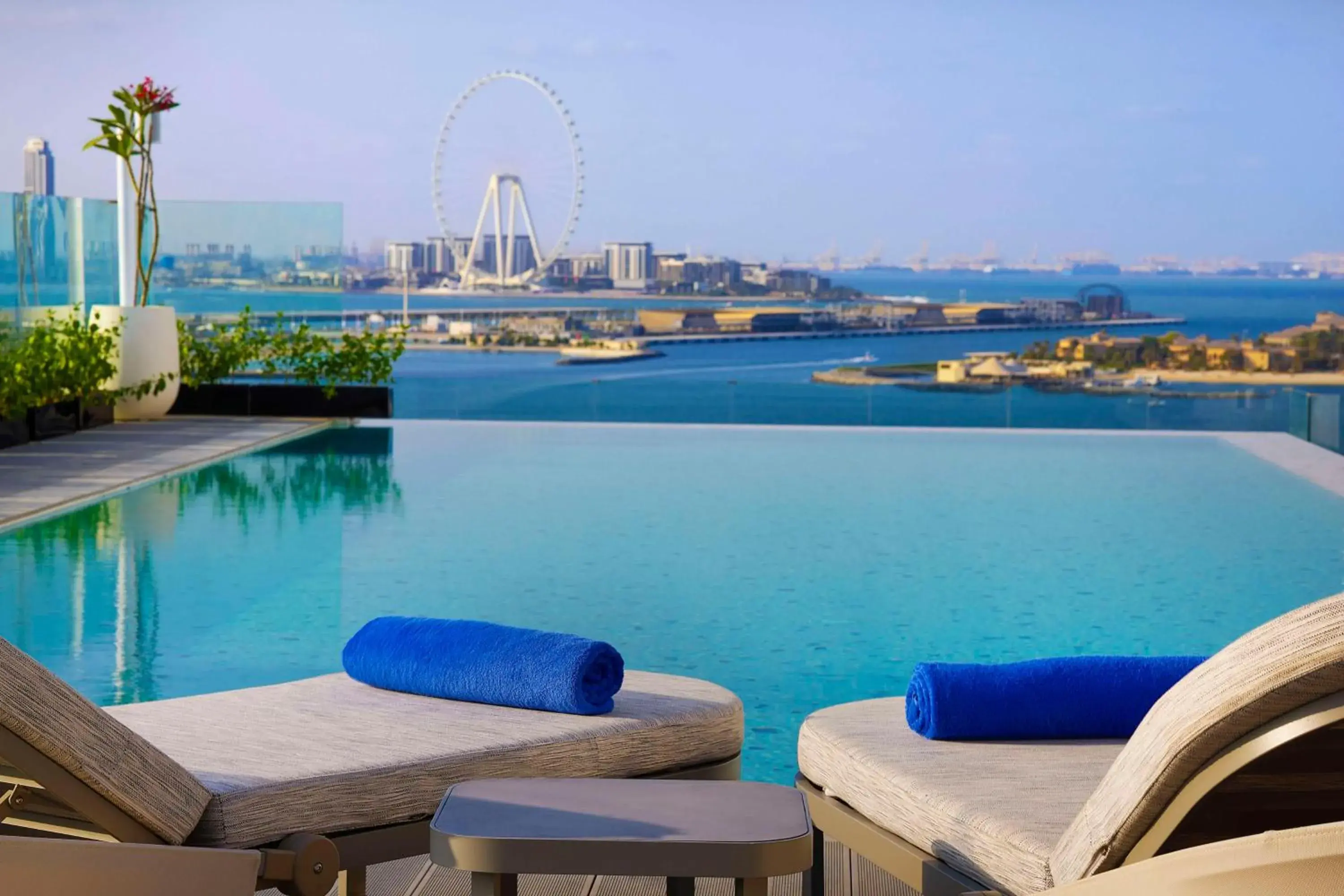 Pool view in Tumbi Hotel Dubai The Palm,Tapestry Collection Hilton Pool view in Tumbi Hotel Dubai The Palm,Tapestry Collection Hilton