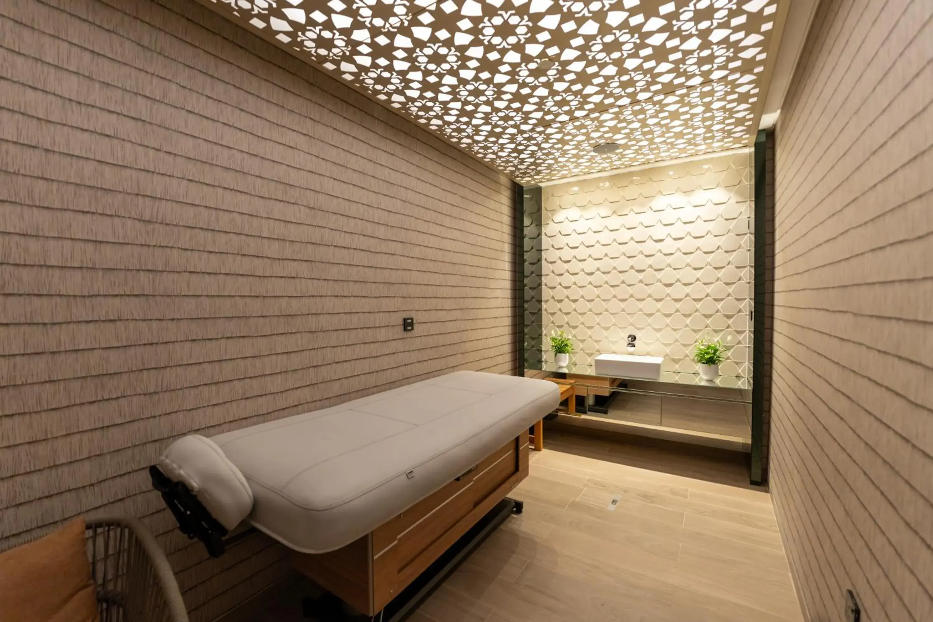 Spa and wellness centre/facilities, Bed in Tumbi Hotel Dubai The Palm,Tapestry Collection Hilton Spa and wellness centre/facilities, Bed in Tumbi Hotel Dubai The Palm,Tapestry Collection Hilton