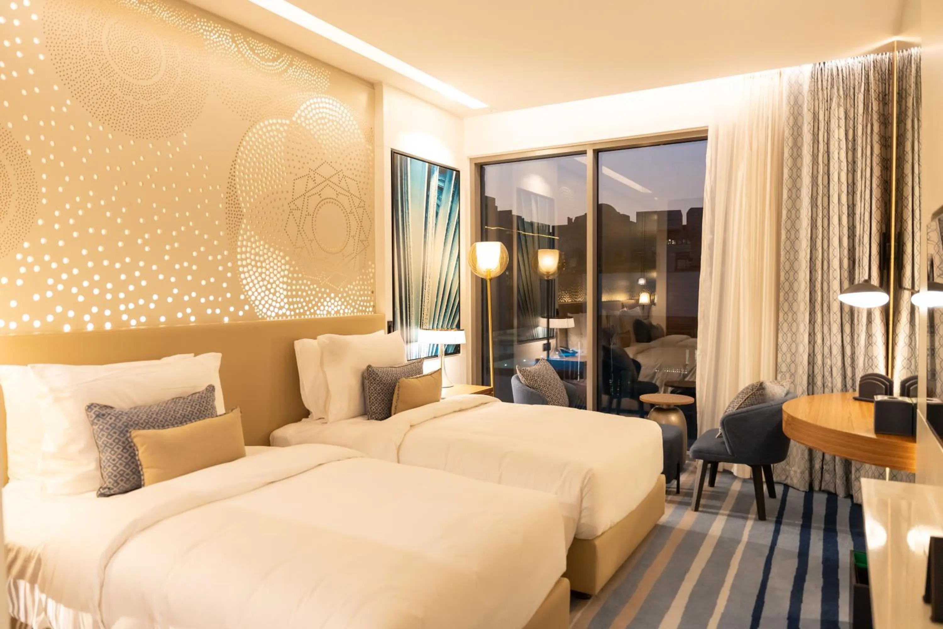 Bedroom, Bed in Tumbi Hotel Dubai The Palm,Tapestry Collection Hilton