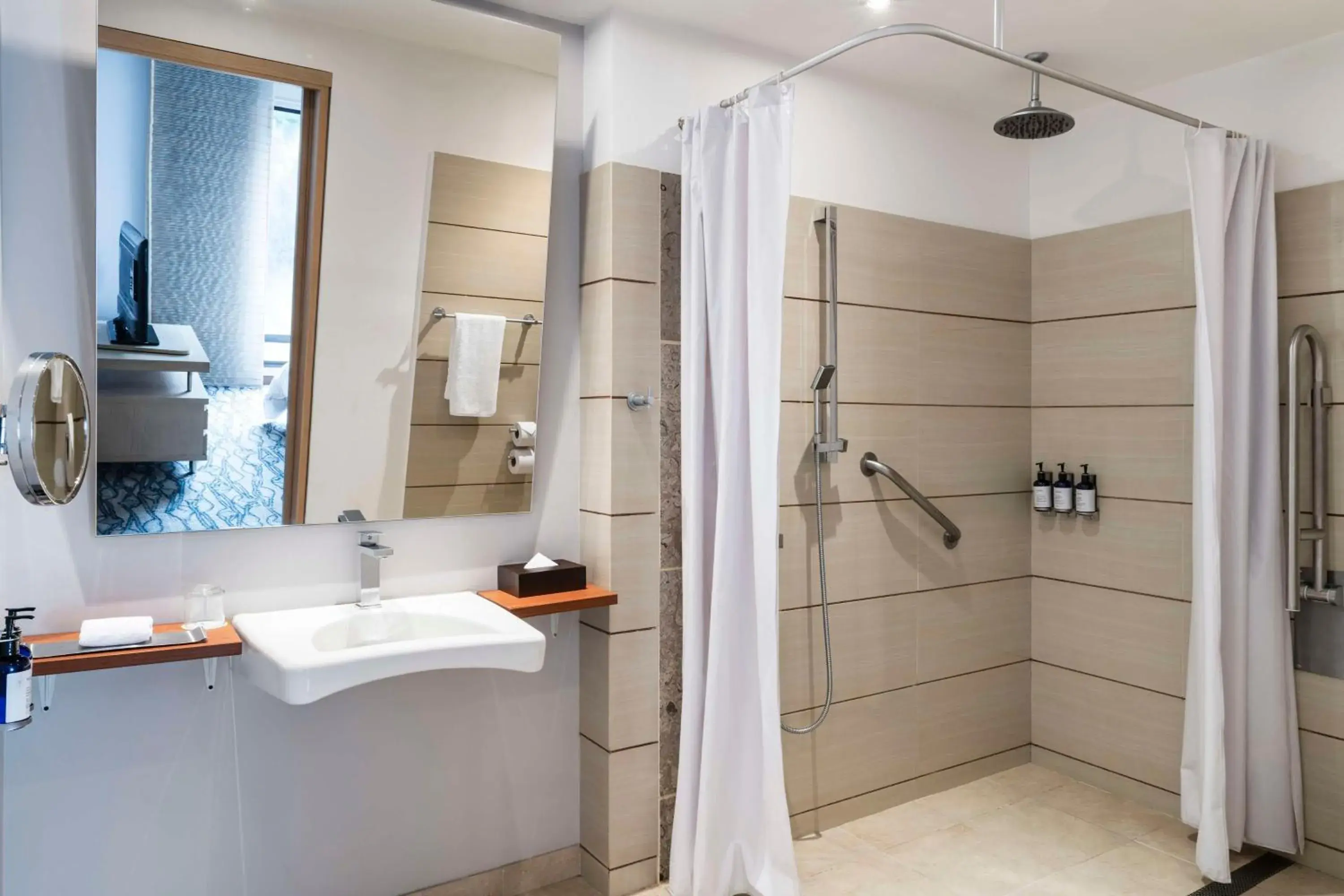 Bathroom in Doubletree By Hilton Bogota Calle 100,Co Bathroom in Doubletree By Hilton Bogota Calle 100,Co